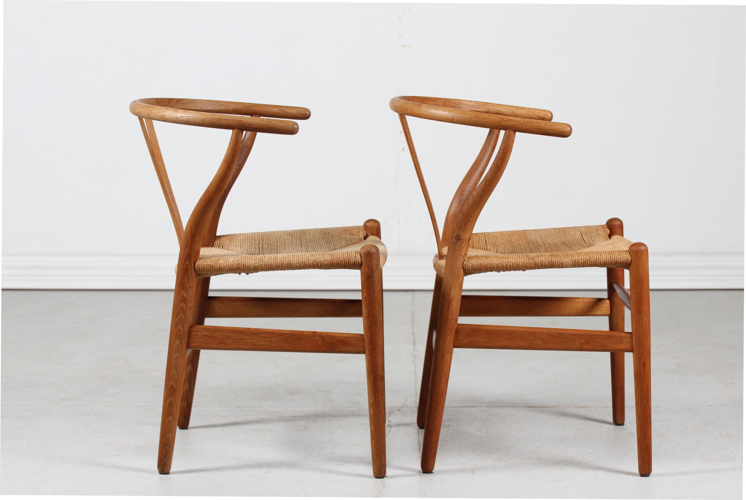 Mid-Century Modern Early H. J. Wegner Pair Wishbone Chairs CH 24 of Oak by Carl Hansen & Son 1958
