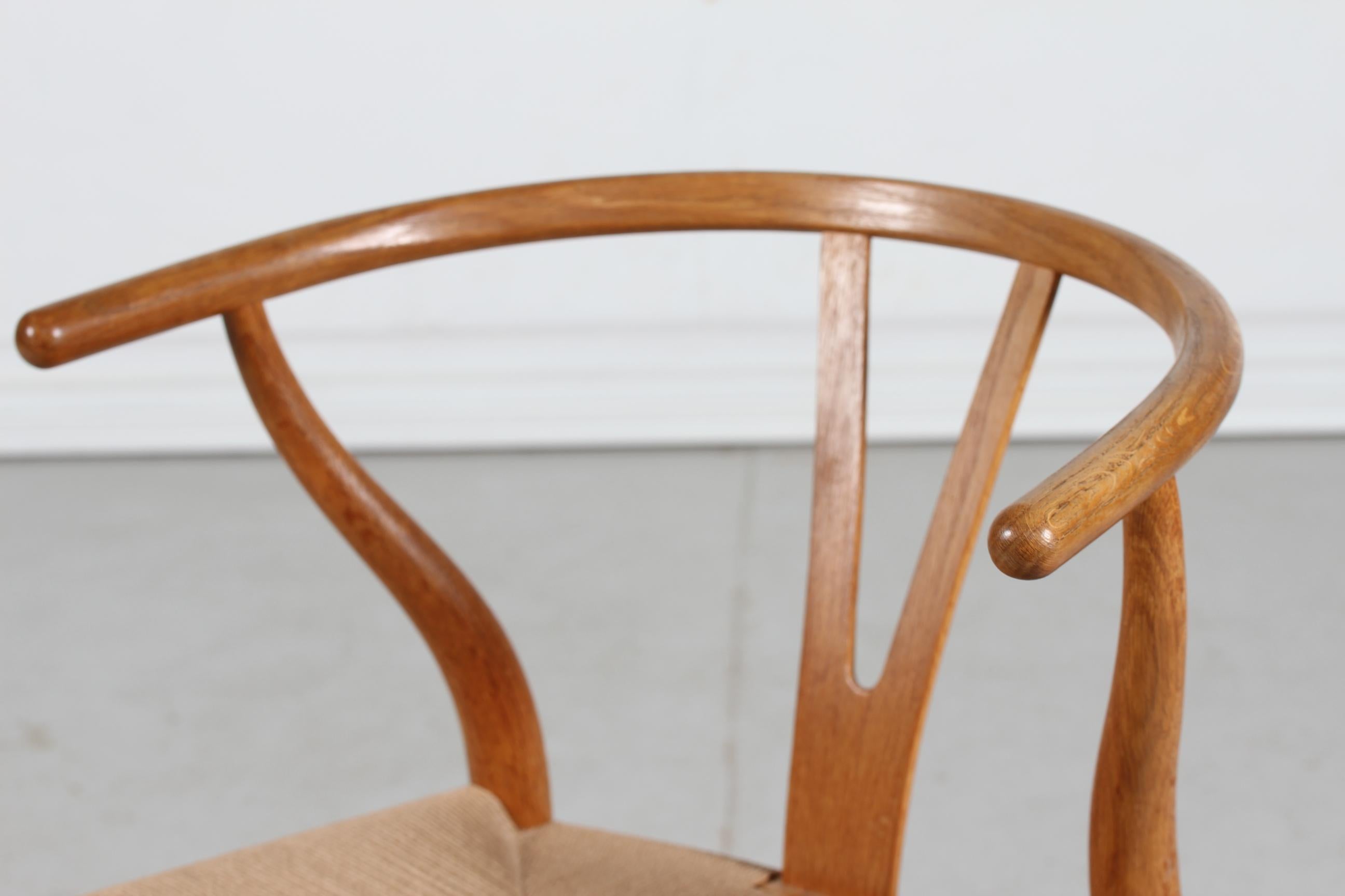 Mid-Century Modern Early H. J. Wegner Wishbone Chair CH 24 of Oak by Carl Hansen & Son 1960´s