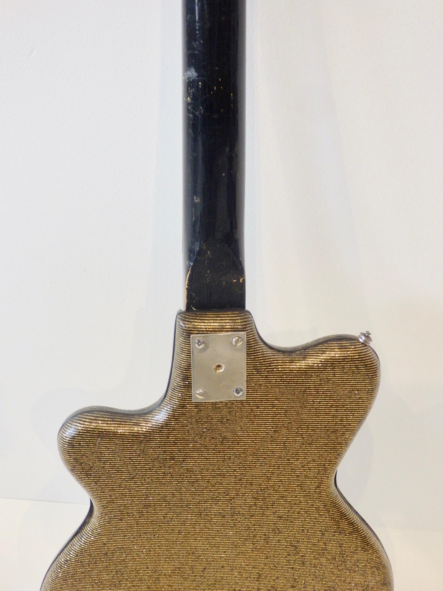 Seltene deutsche Fasan-Gitarre aus den 1960er Jahren mit Hagstrom-Schwanzstück   (20. Jahrhundert) im Angebot