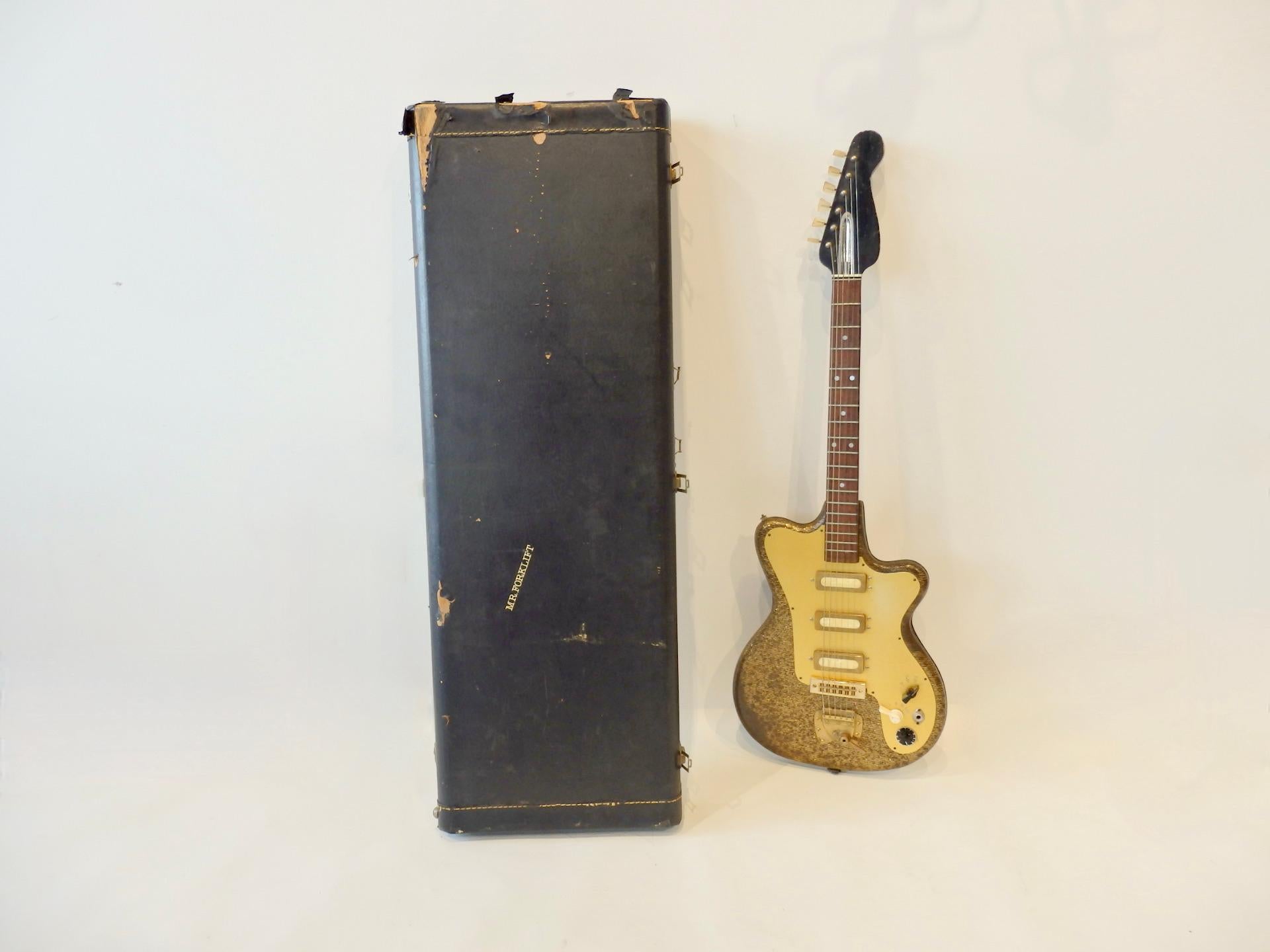 Plastique Rare guitare allemande des années 1960 à corps massif de type Fasan avec queue Hagstrom   en vente