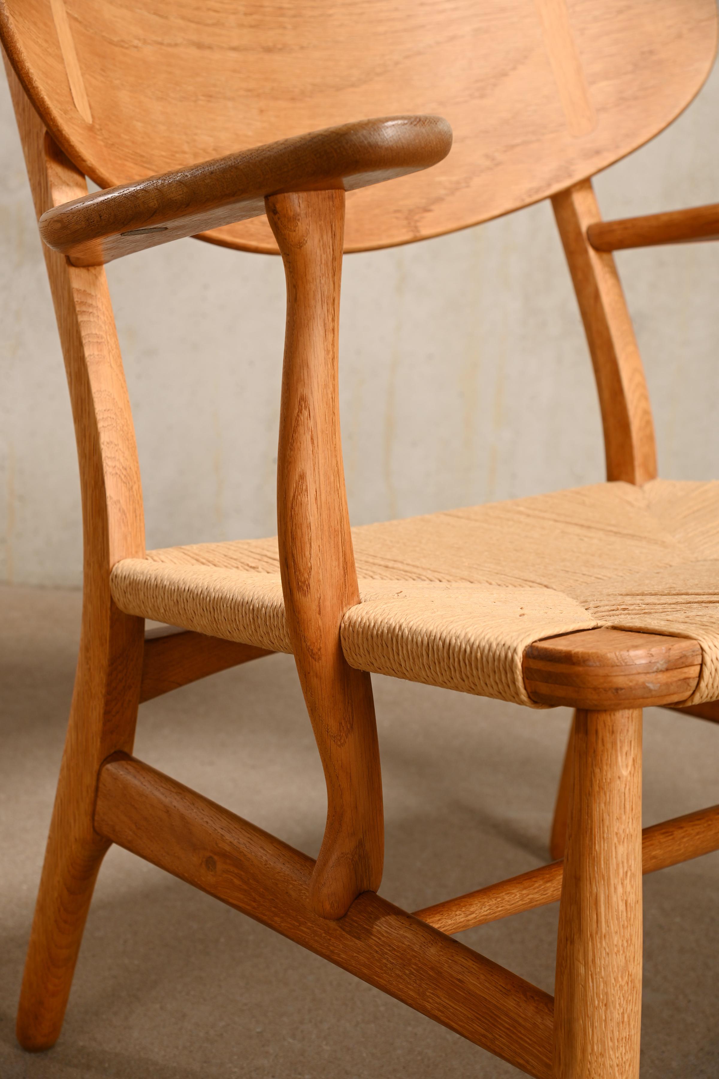 Early Hans J. Wegner CH22 Easy Chair in Oak and Paper-Cord for Carl Hansen & Son 5