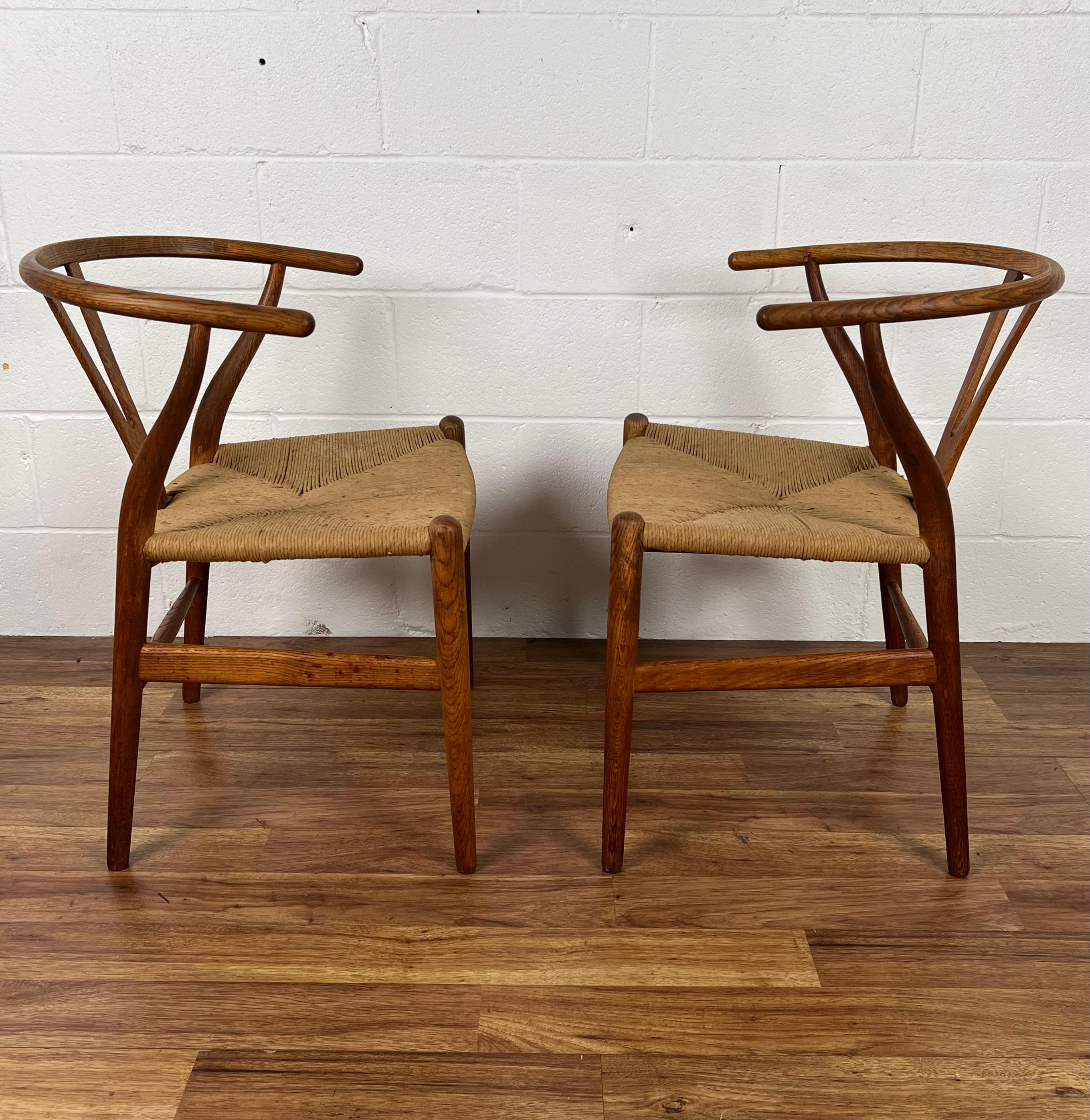 Early Hans J. Wegner Pair Oak CH24 Wishbone Chairs Carl Hansen and Sons Denmark In Good Condition For Sale In Philadelphia, PA