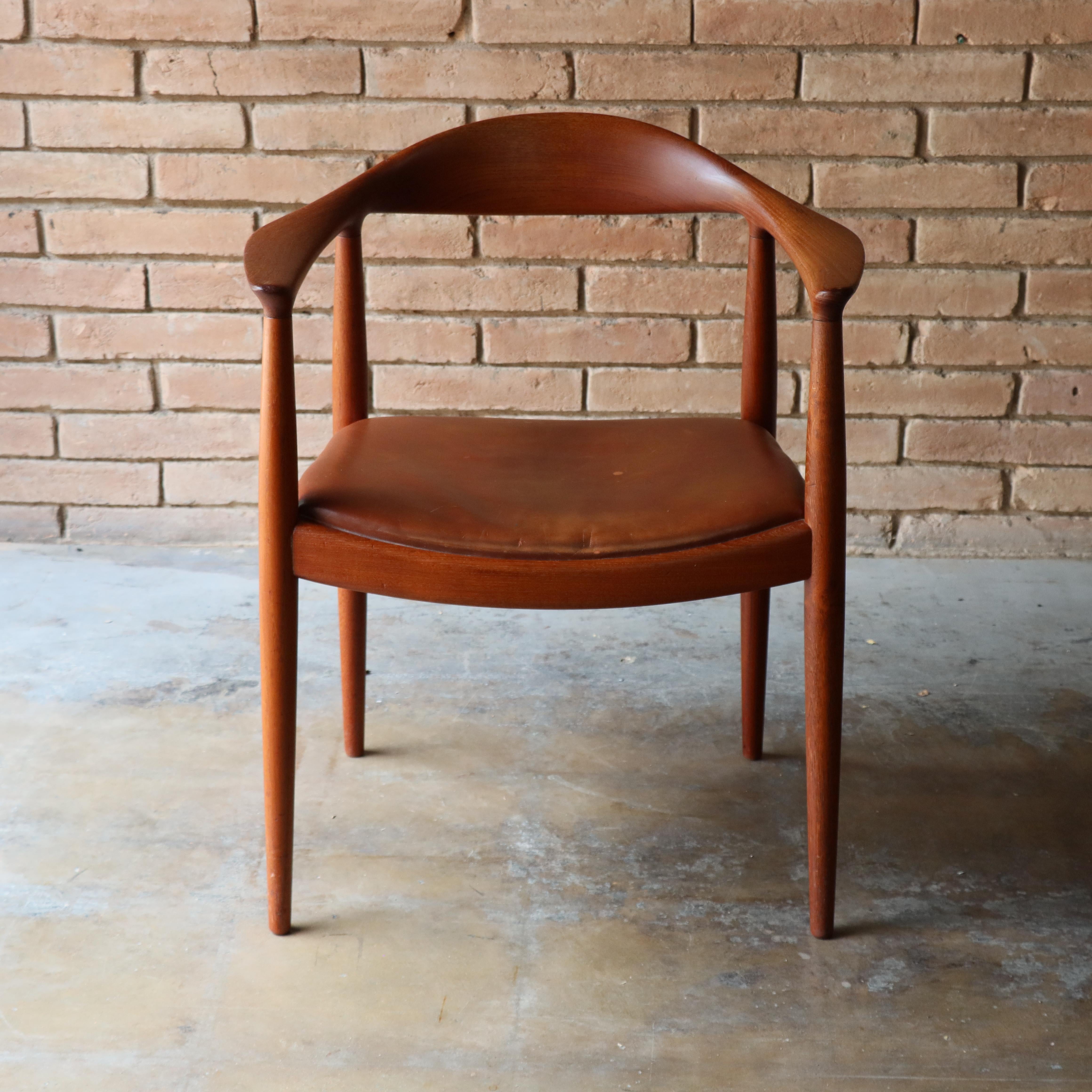 Early Hans J. Wegner Round Chair, JH 503, Teak & Leather  8