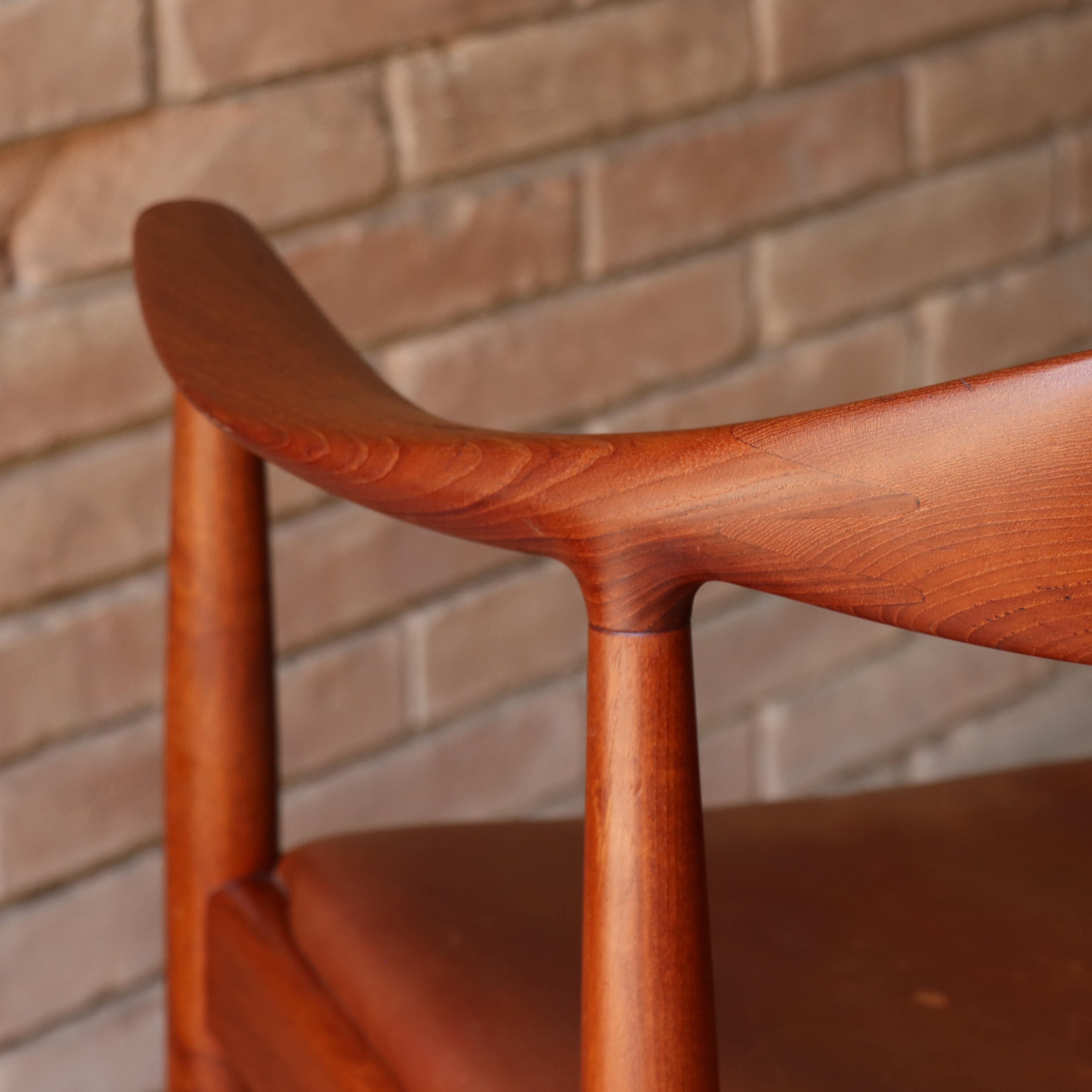 Early Hans J. Wegner Round Chair, JH 503, Teak & Leather  In Good Condition In Round Rock, TX