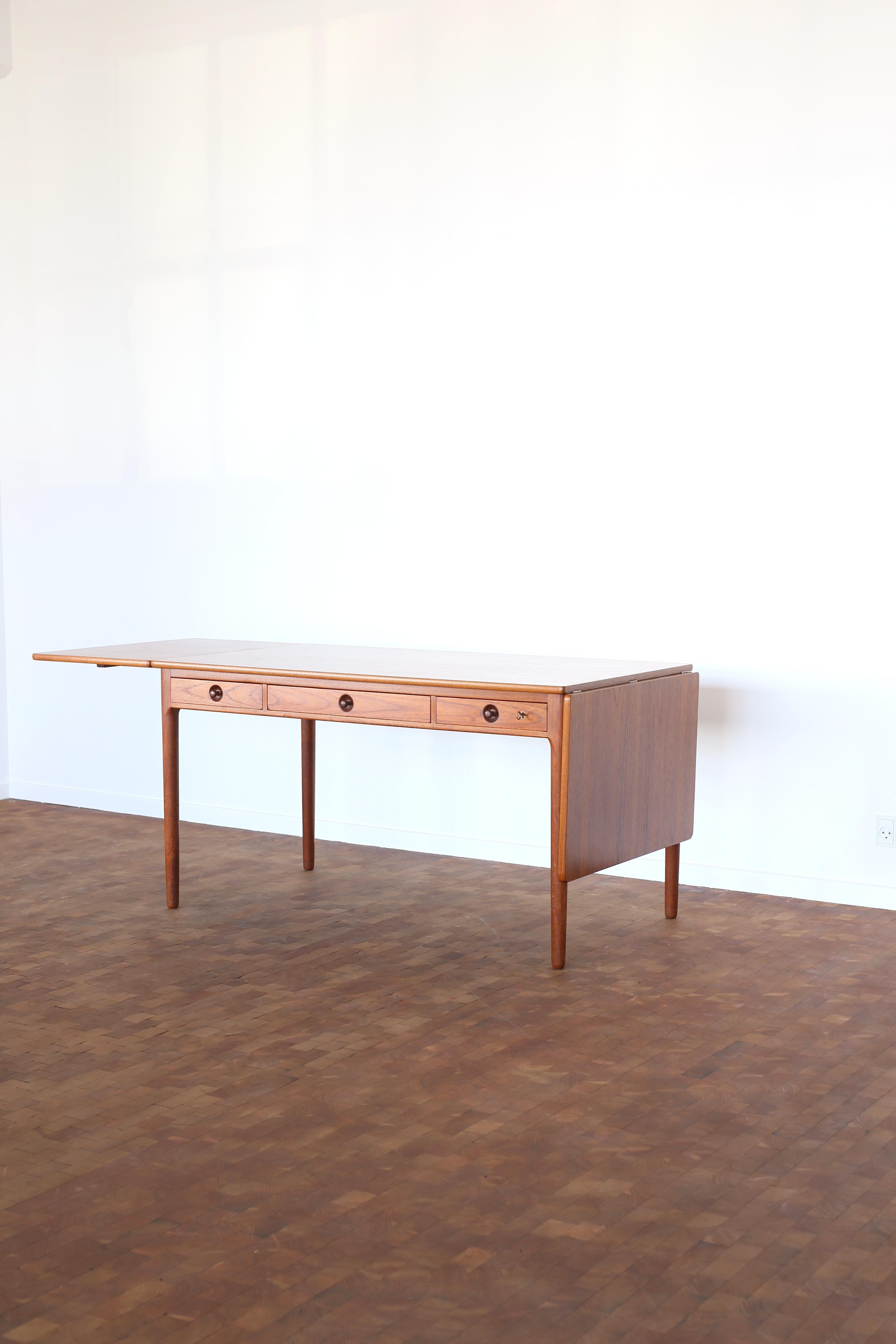 Scrivania in teak Hans J. Wegner modello AT-305, 1955 in vendita 5