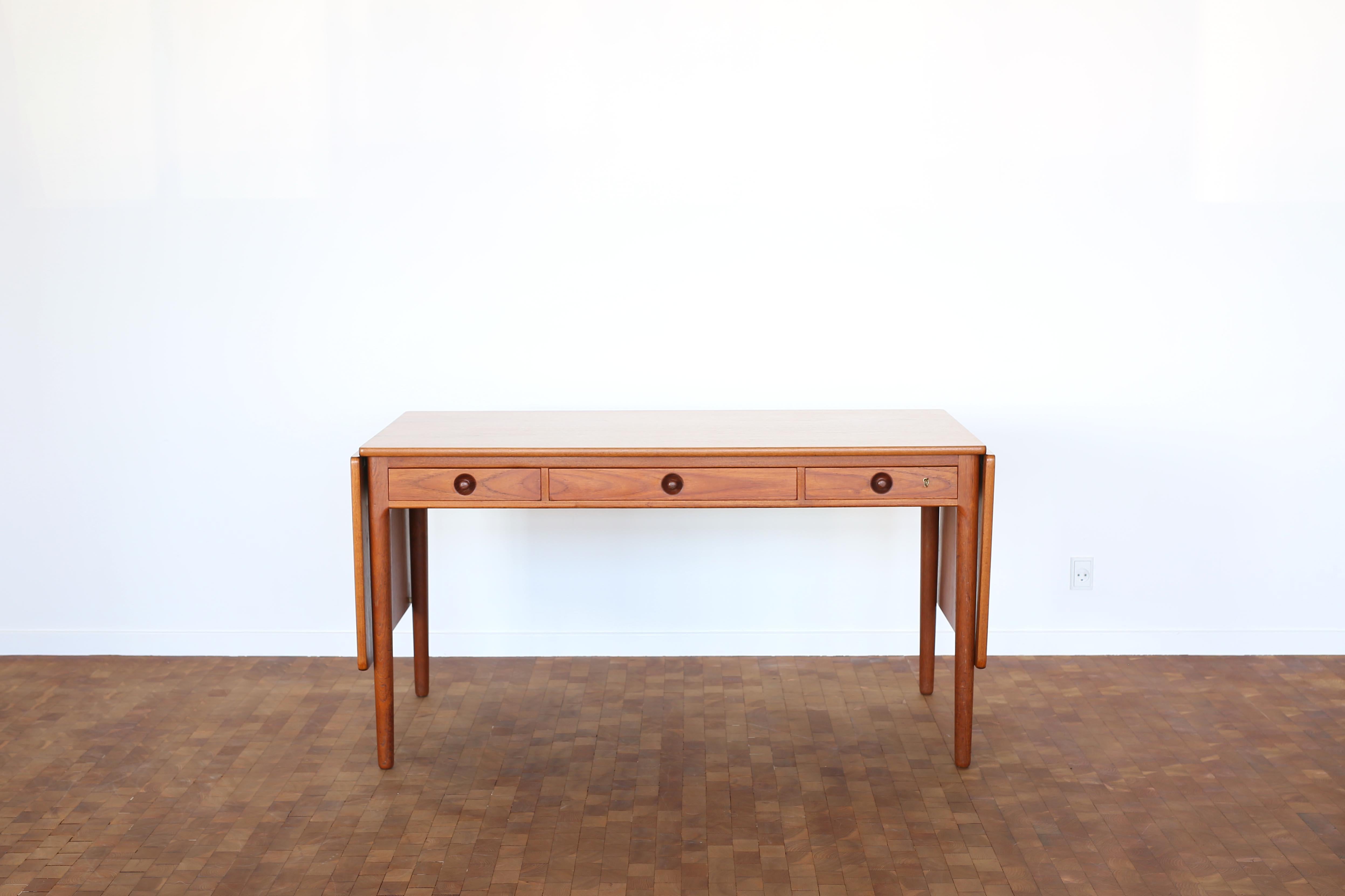 Danese Scrivania in teak Hans J. Wegner modello AT-305, 1955 in vendita