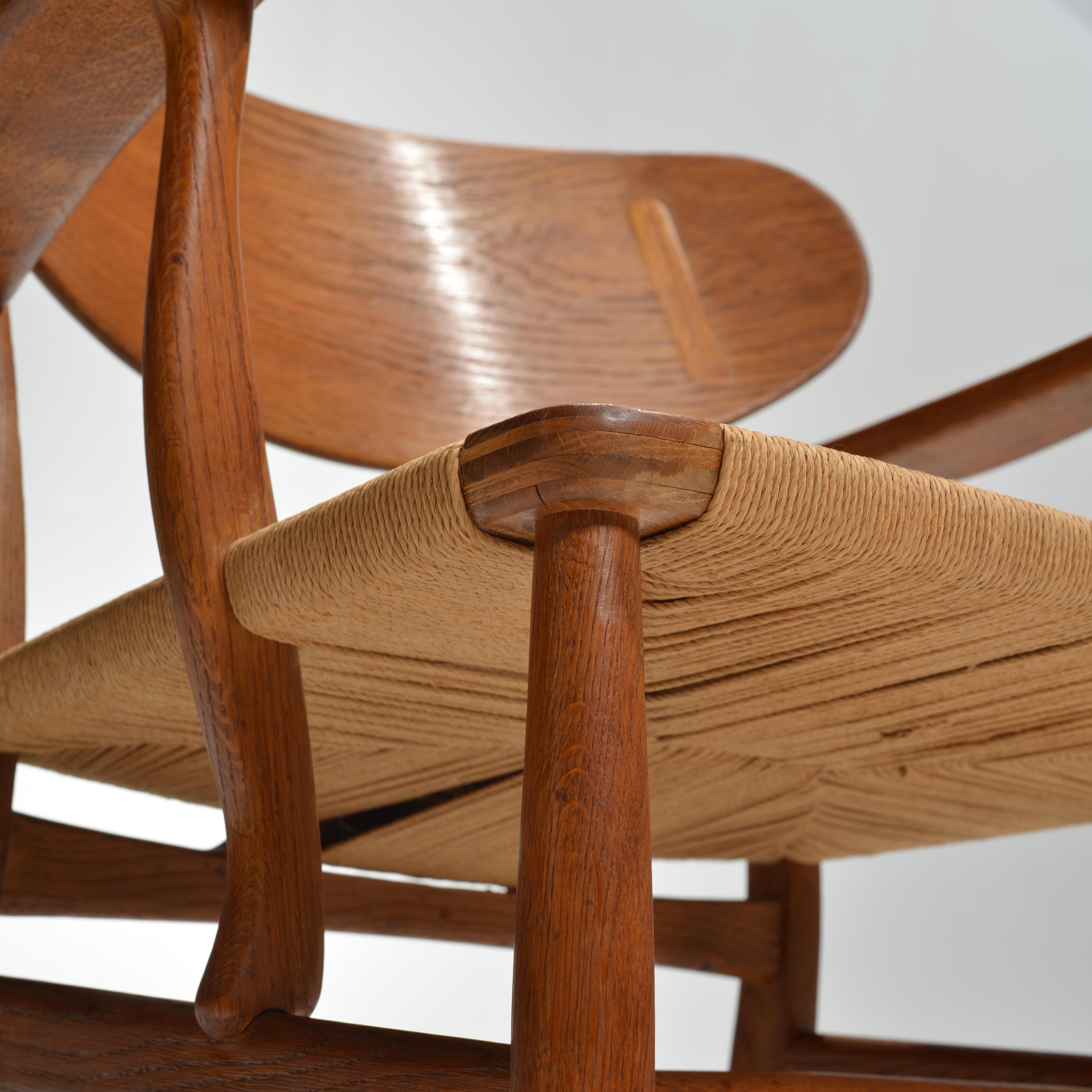 Early Hans Wegner for Carl Hansen & Son Lounge Chairs, CH-22 in Oak For Sale 3