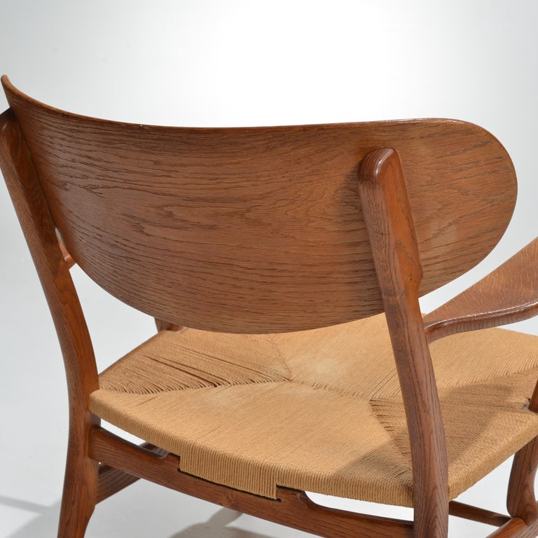 Early Hans Wegner for Carl Hansen & Son Lounge Chairs, CH-22 in Oak For Sale 6
