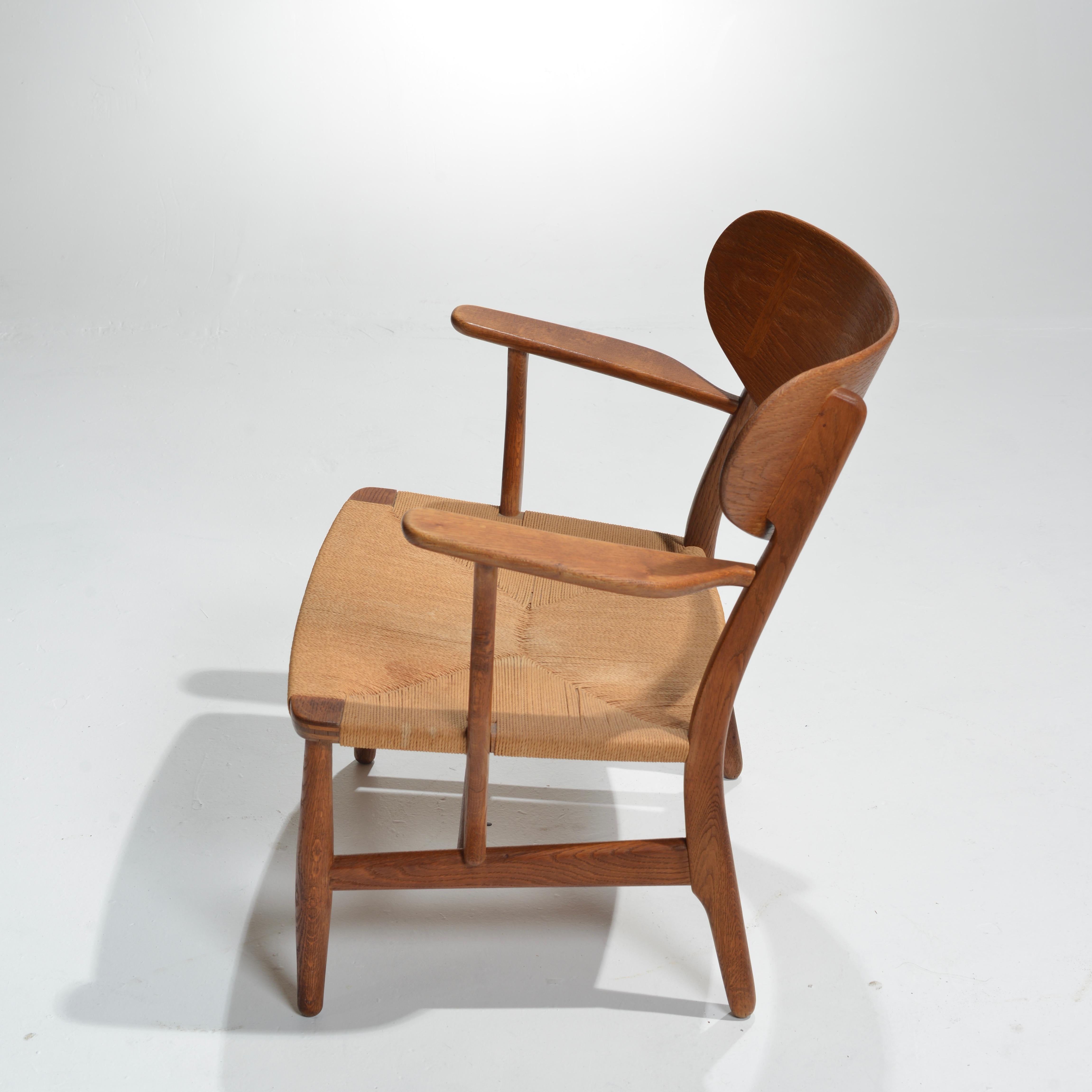 Early Hans Wegner for Carl Hansen & Son Lounge Chairs, CH-22 in Oak For Sale 7