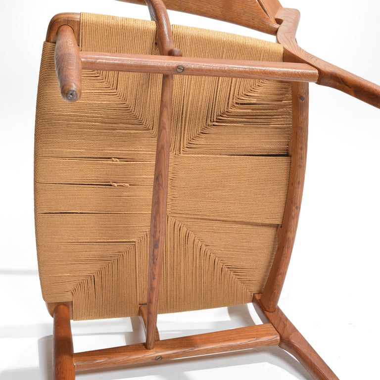Early Hans Wegner for Carl Hansen & Son Lounge Chairs, CH-22 in Oak For Sale 10