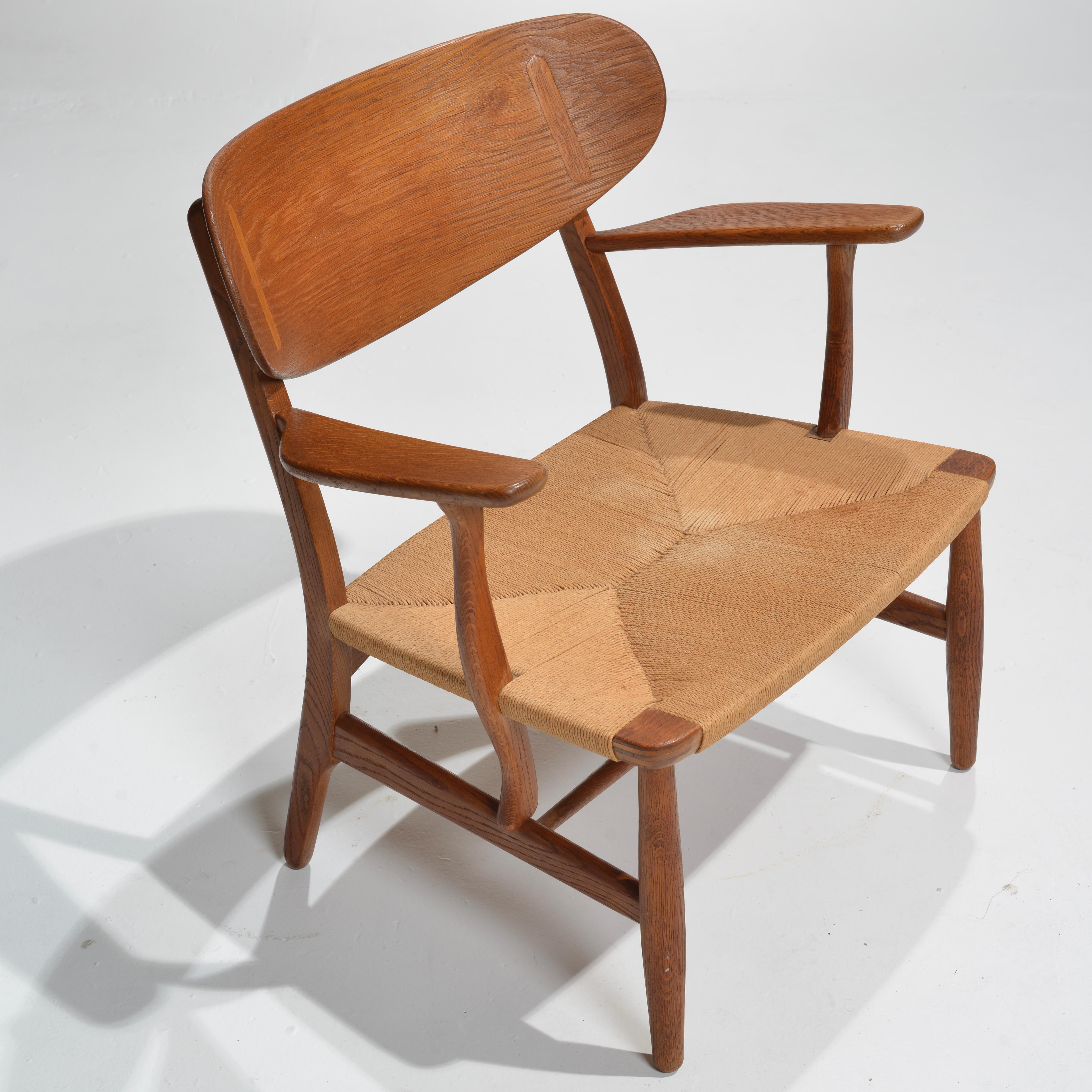 Danish Early Hans Wegner for Carl Hansen & Son Lounge Chairs, CH-22 in Oak For Sale