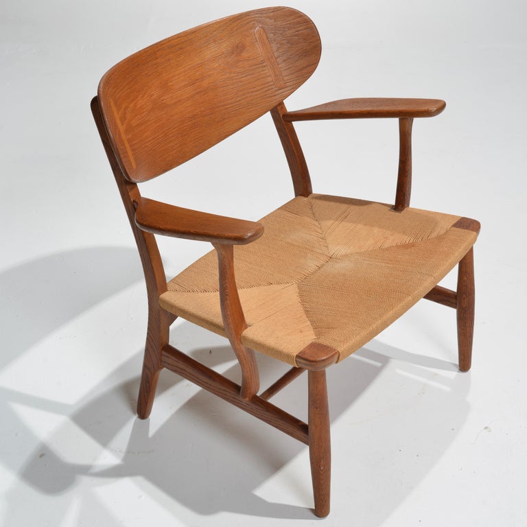 Mid-20th Century Early Hans Wegner for Carl Hansen & Son Lounge Chairs, CH-22 in Oak For Sale