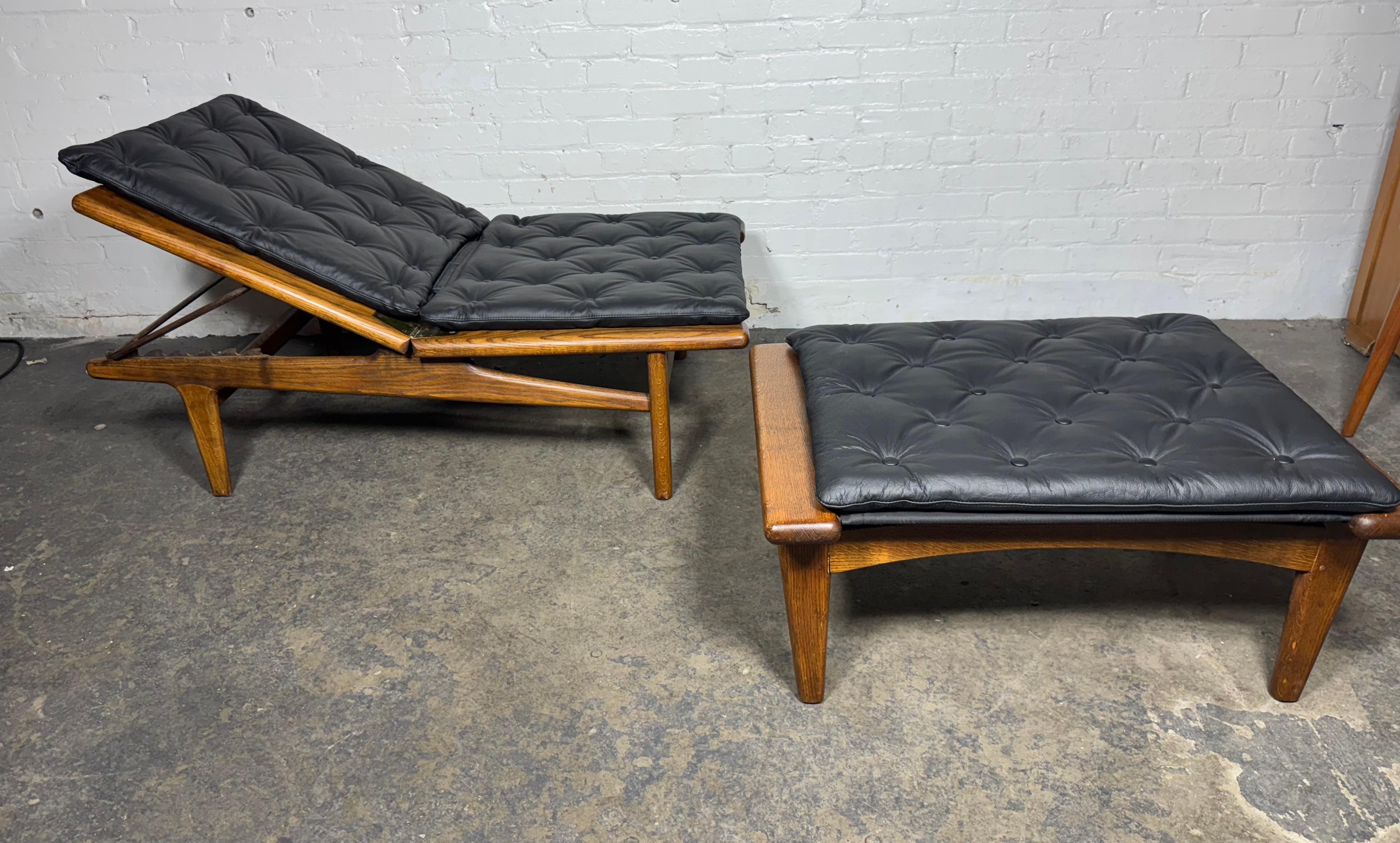 Früher Hans Wegner für GETAMA Chaiselongue und Ottomane. Eiche und Leder /Denmark im Zustand „Gut“ im Angebot in Buffalo, NY