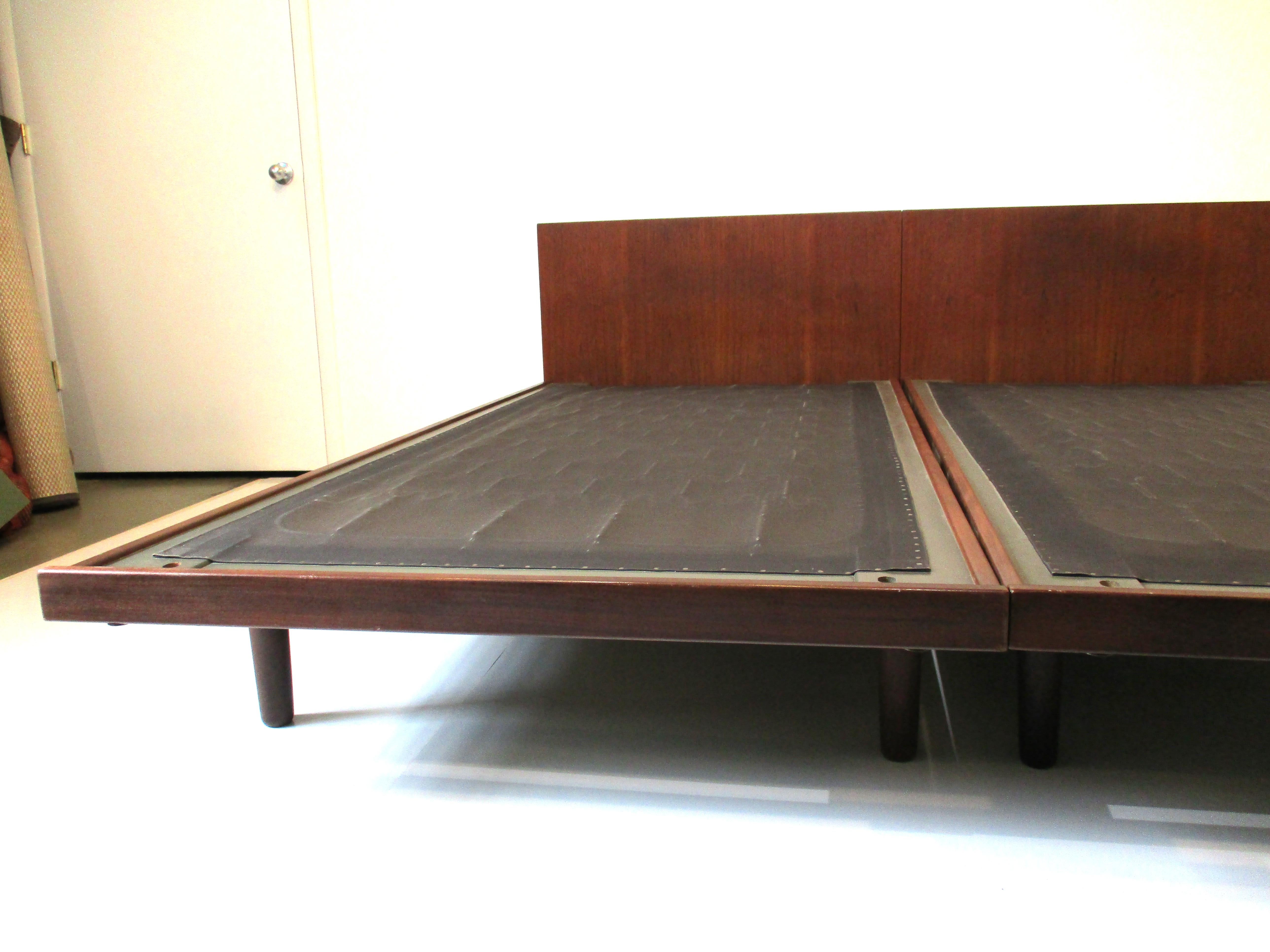 Early Hans Wegner Teak King Sized Bed for Getama / Povl Dinesen Denmark In Good Condition In Cincinnati, OH