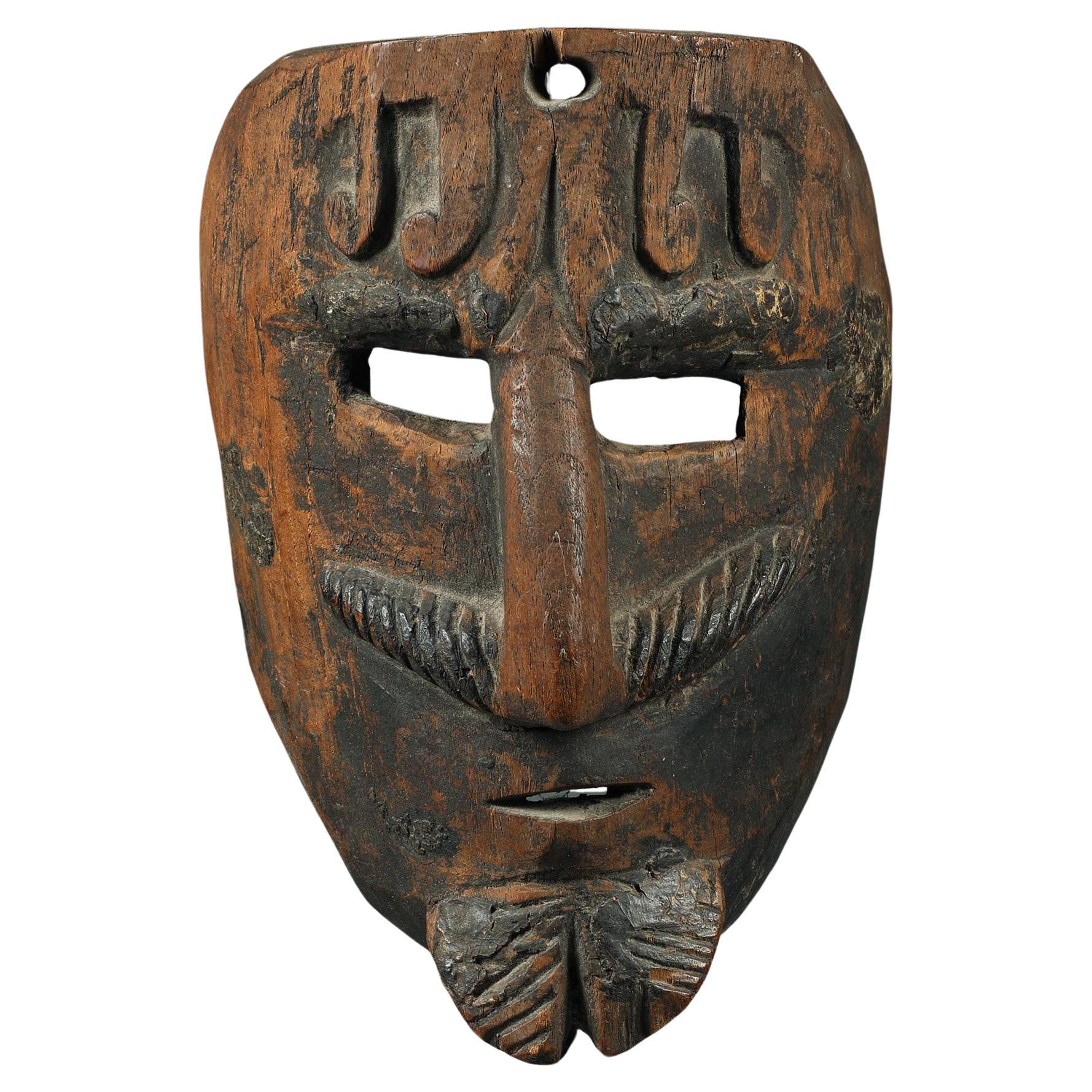 Máscara mexicana antigua de madera dura, hombre con bigote y barba principios del siglo XX