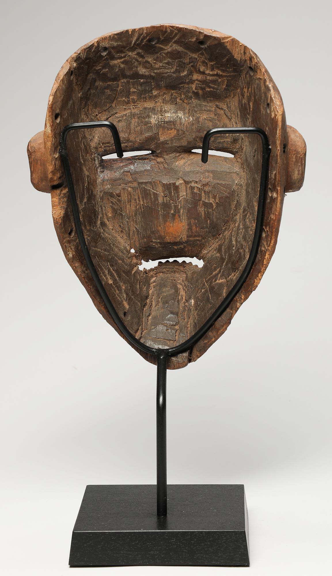 Early Hardwood Pende Dance Mask Early 20th Century DR Congo African Tribal Art In Good Condition In Point Richmond, CA