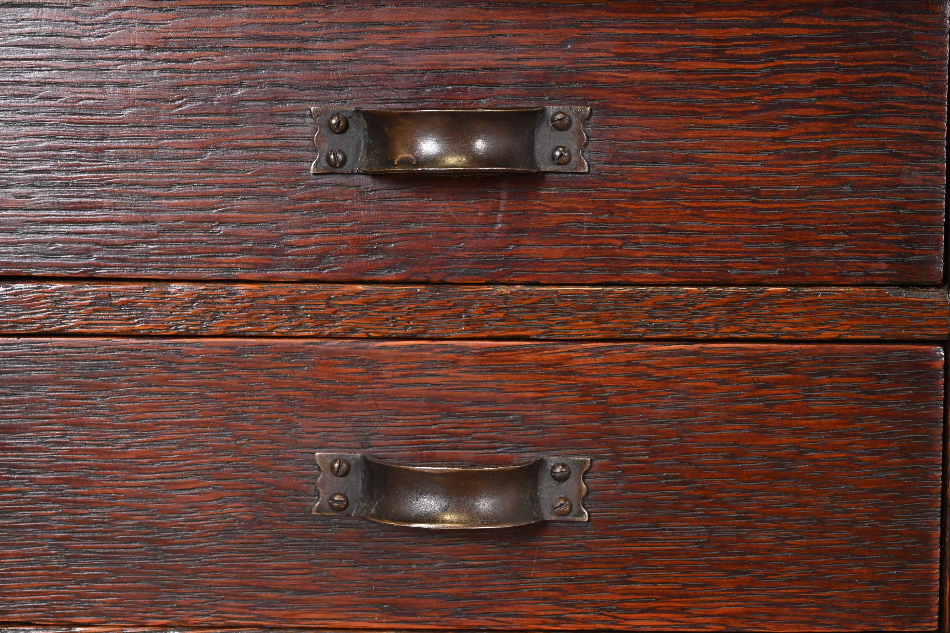 La prima credenza di Harvey Ellis per Gustav Stickley Mission Arts & Crafts in quercia in vendita 1
