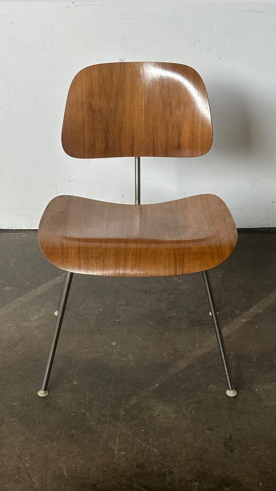 Mid-Century moderno Sedia da pranzo Herman Miller Eames DCM di prima scelta in vendita