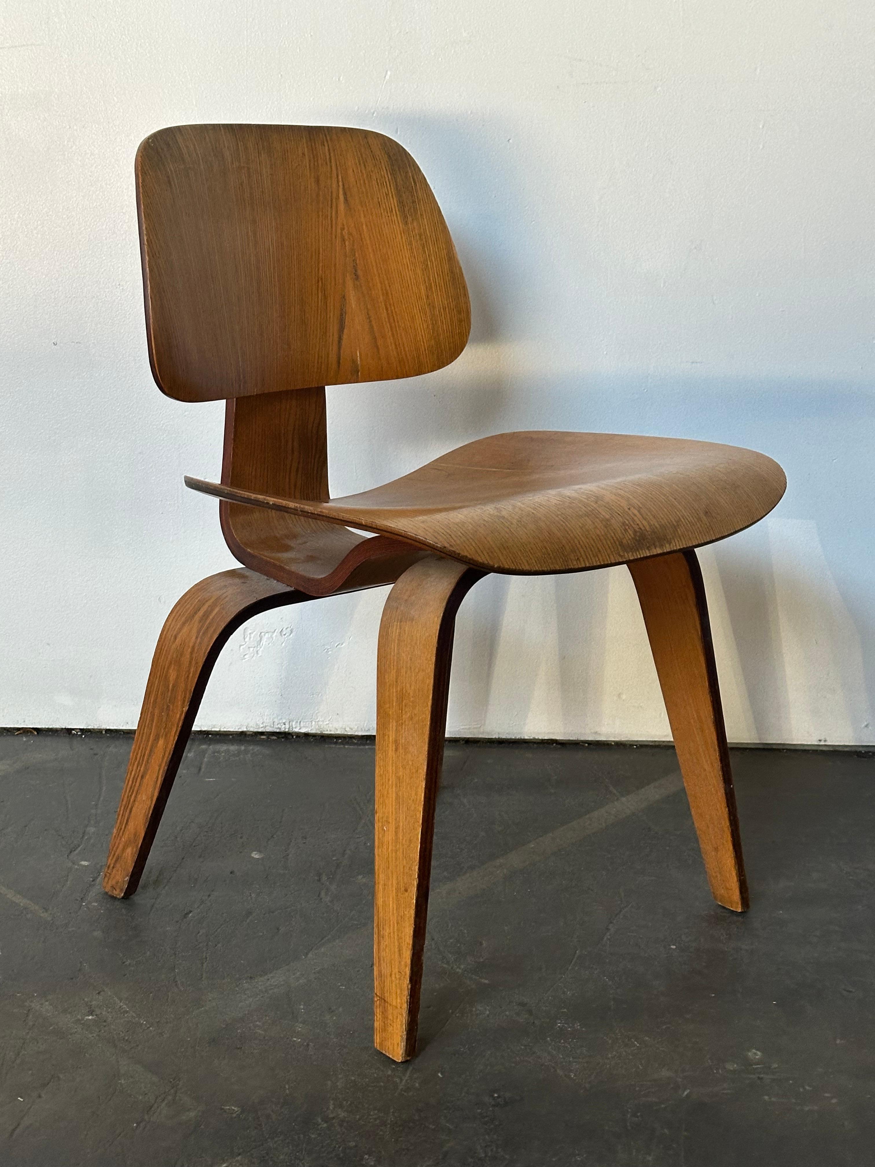 American Early Herman Miller Eames DCW Dining Chair in Calico Ash For Sale