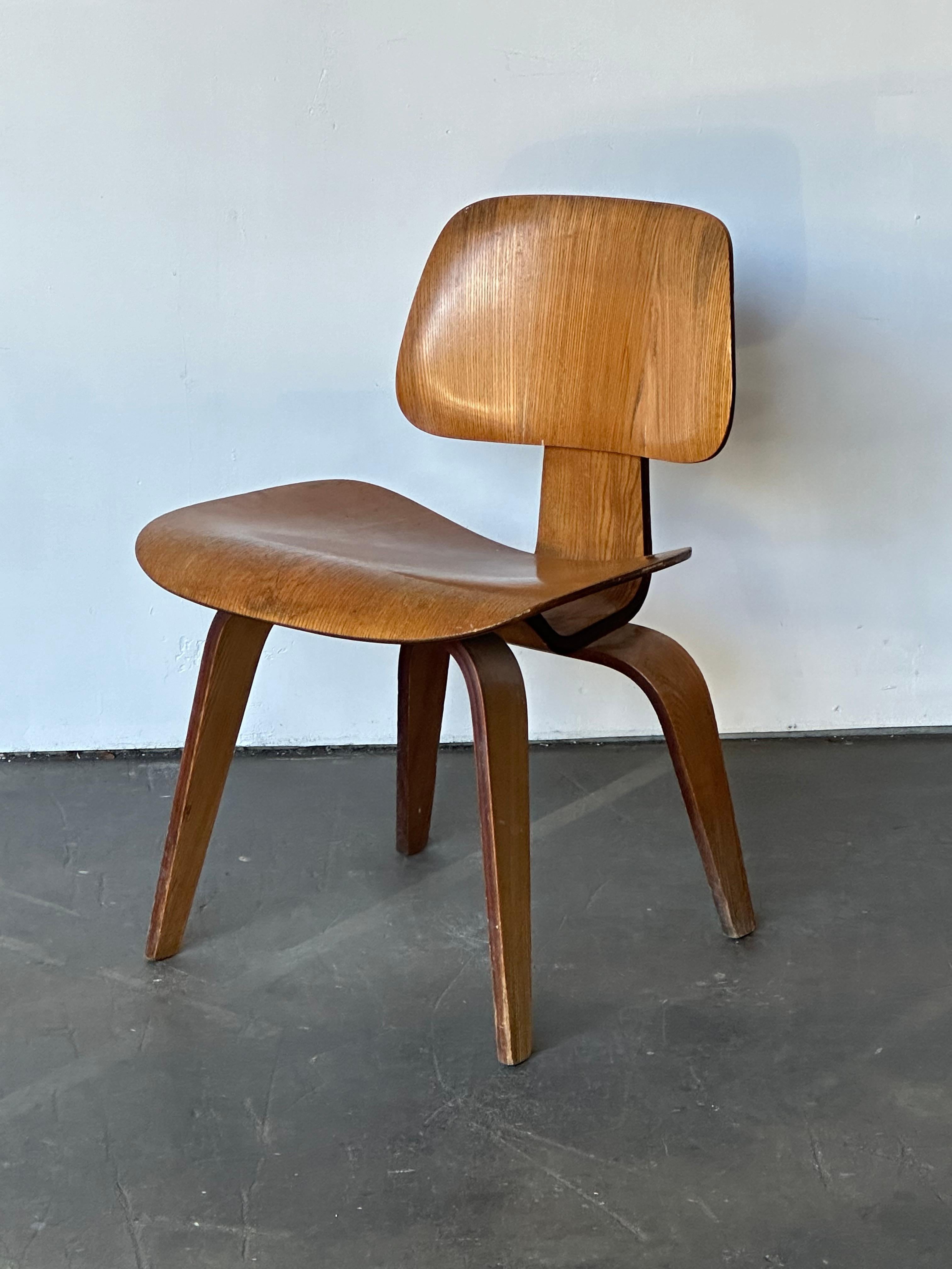 Molded Early Herman Miller Eames DCW Dining Chair in Calico Ash For Sale