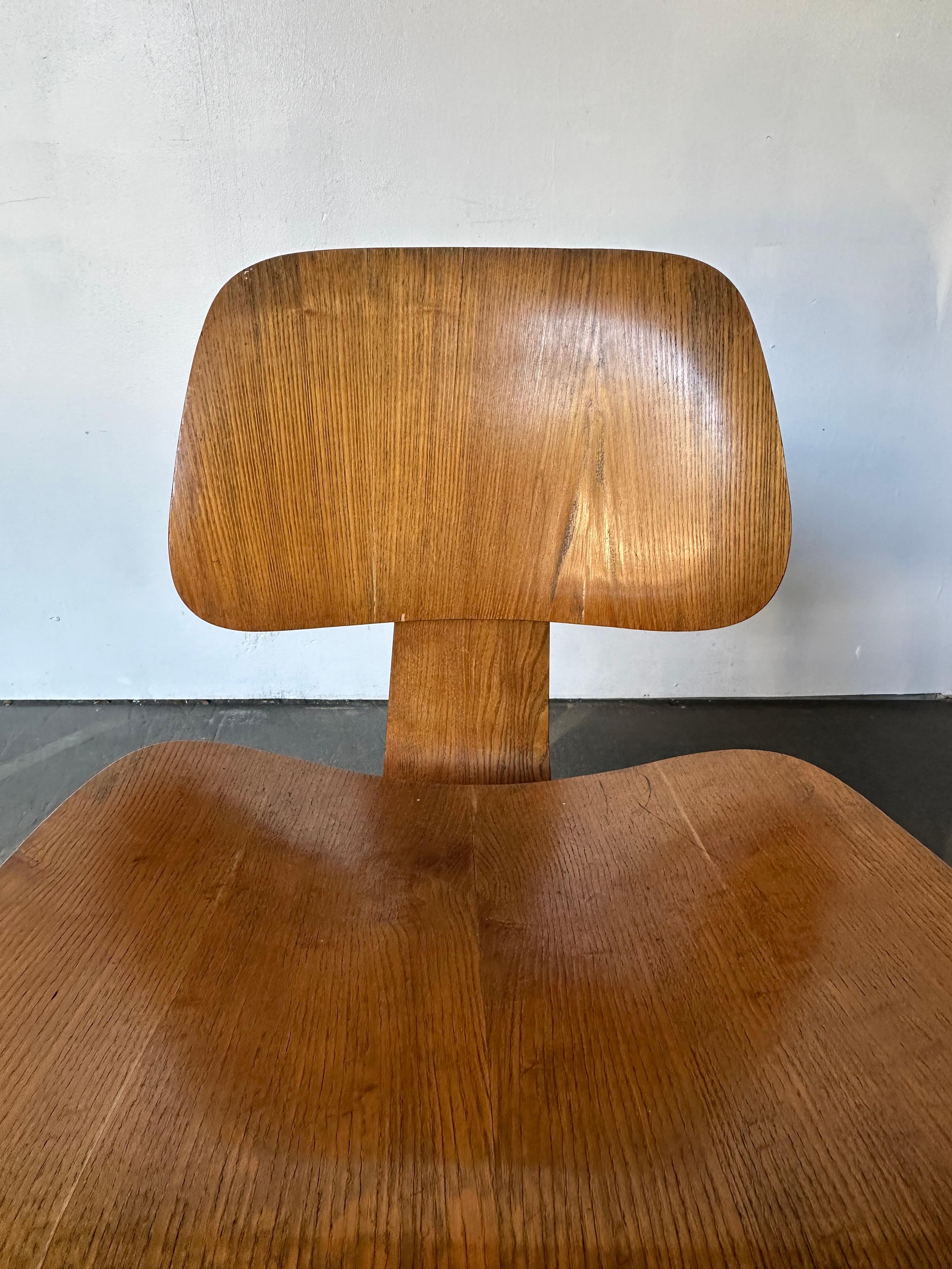 Early Herman Miller Eames DCW Dining Chair in Calico Ash For Sale 1