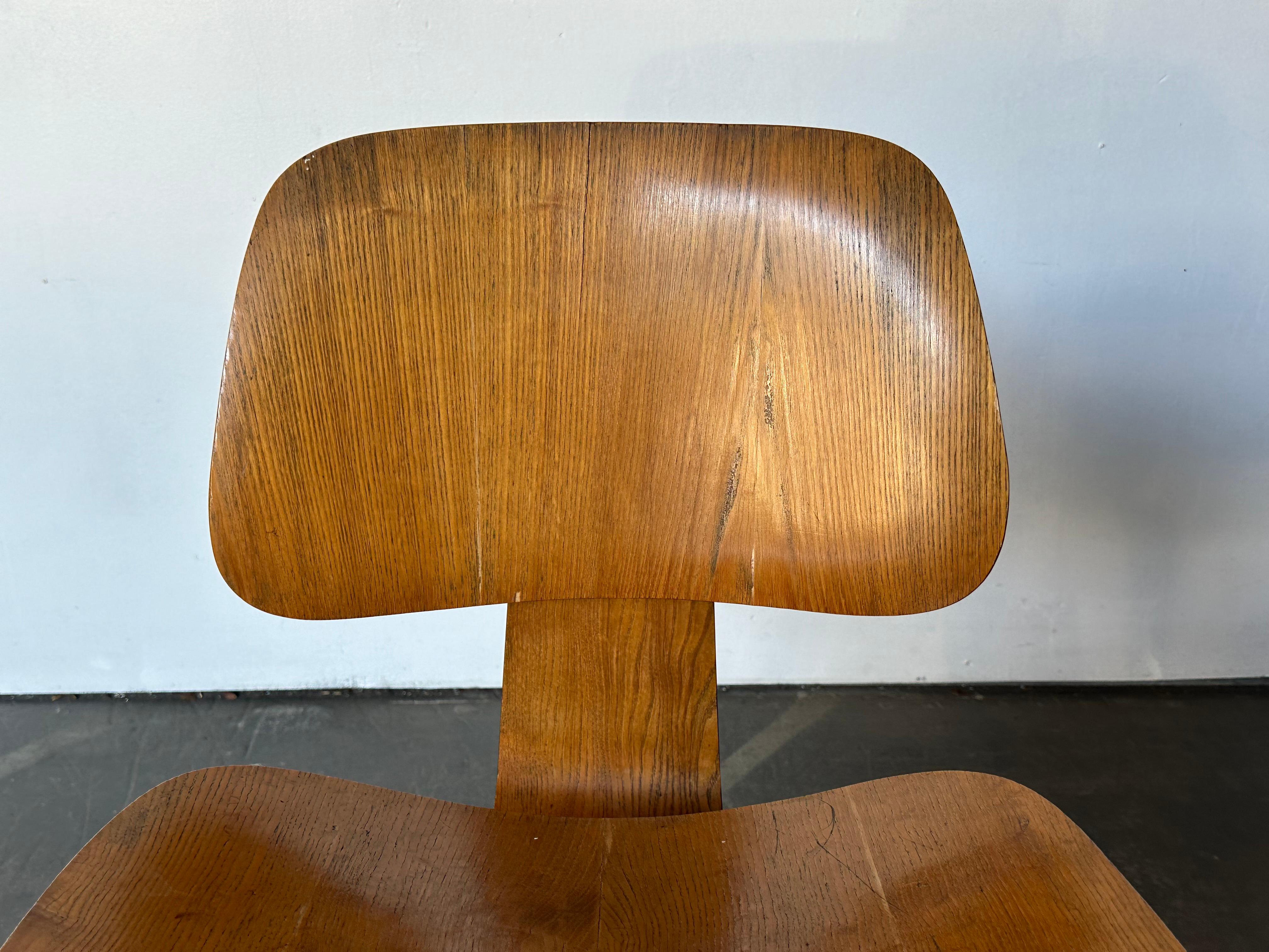 Early Herman Miller Eames DCW Dining Chair in Calico Ash For Sale 2