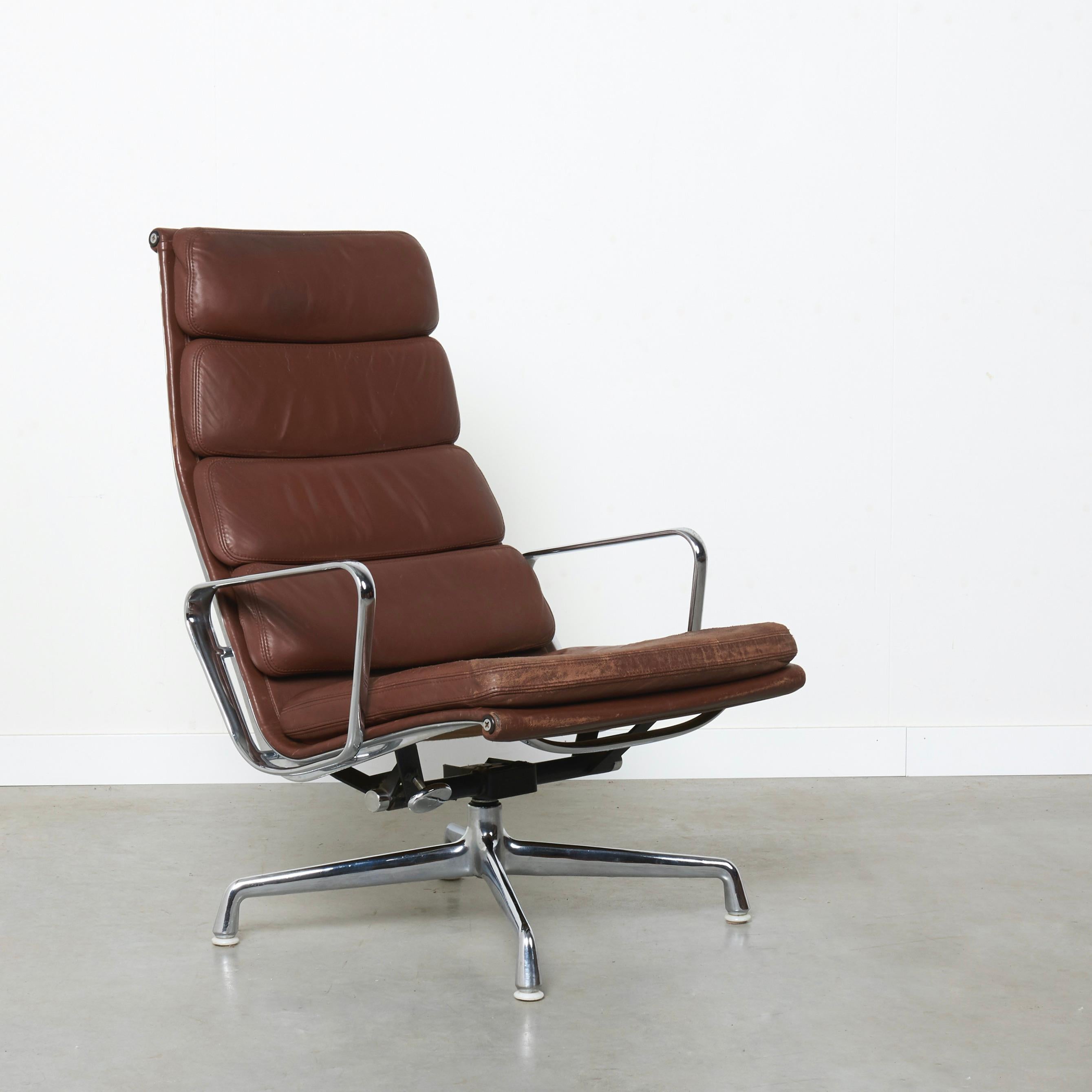 Mid-Century Modern Early Herman Miller lounge chair, EA222