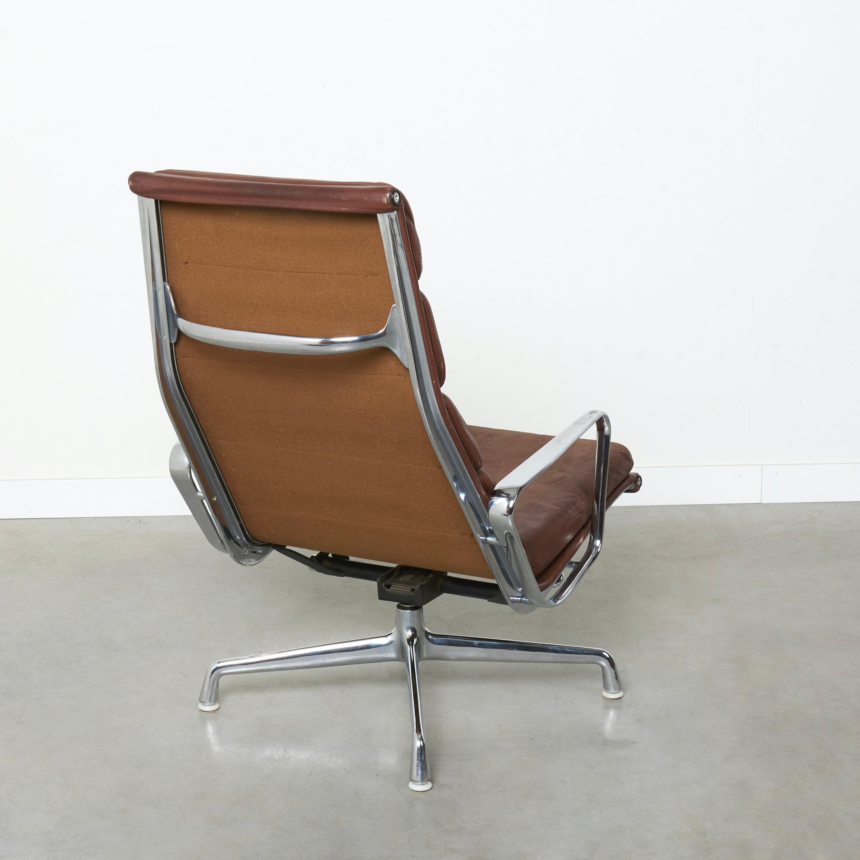 Leather Early Herman Miller lounge chair, EA222