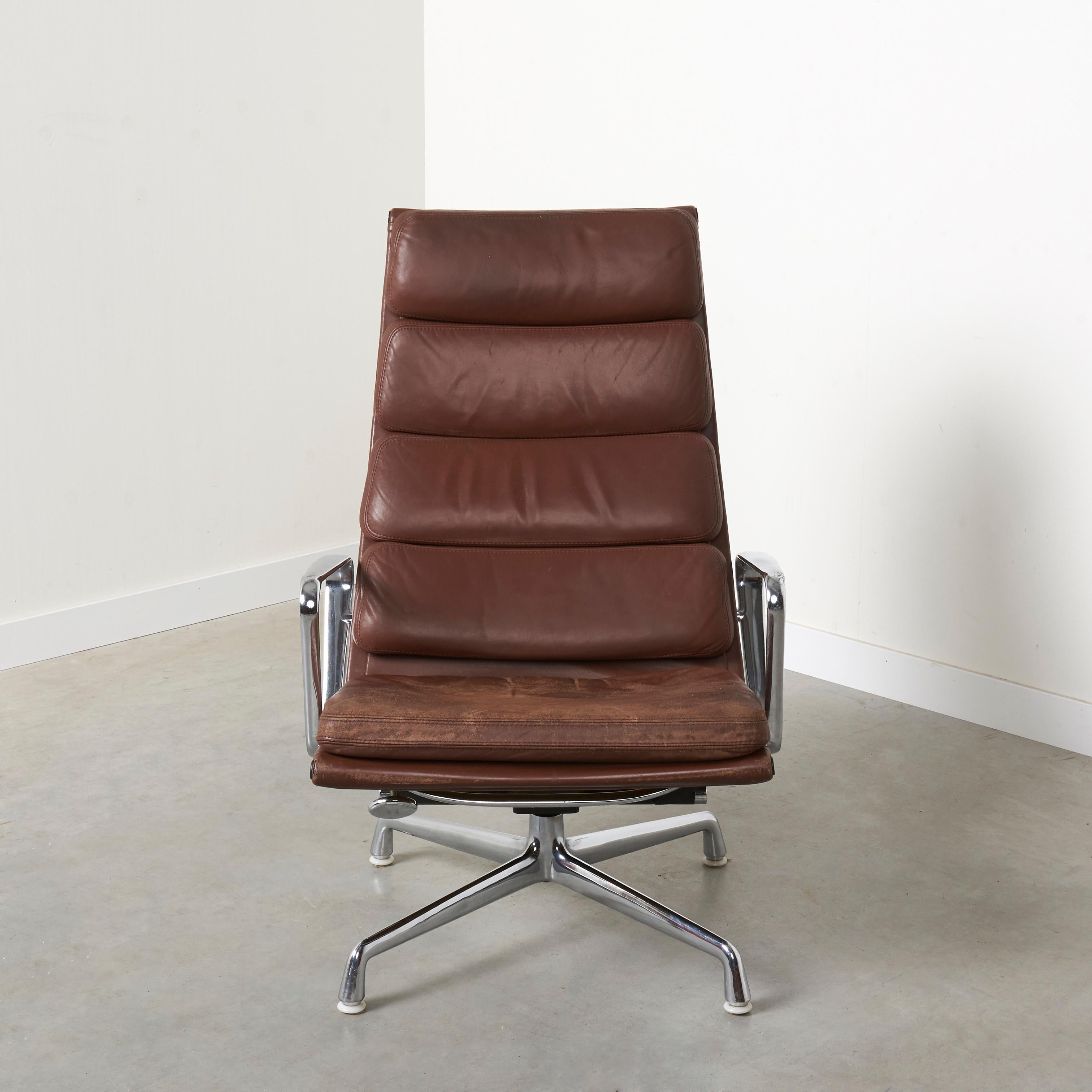 Early Herman Miller lounge chair, EA222 1