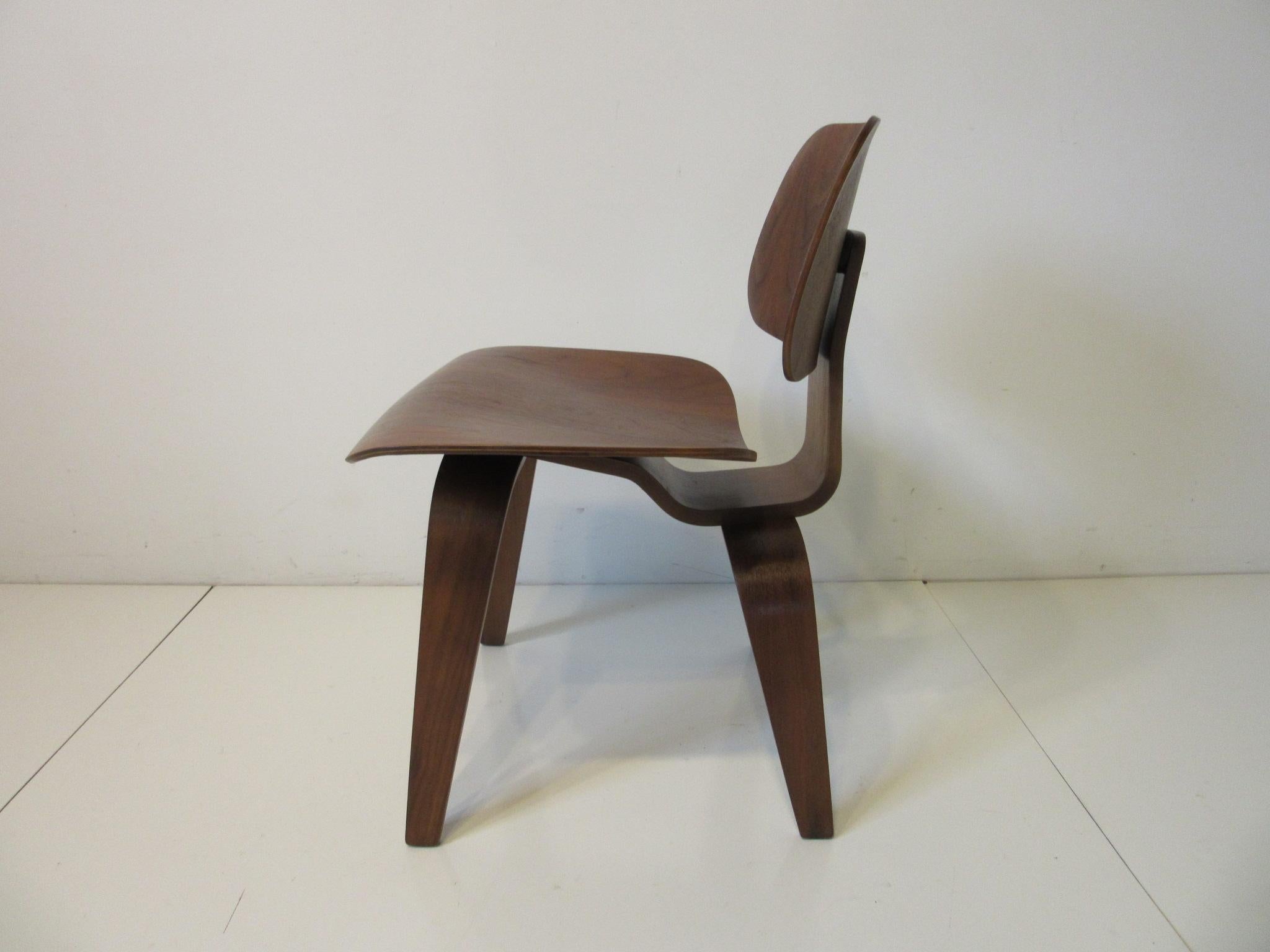 Mid-Century Modern Early Herman Miller Sculptural Walnut DCW by Eames 'C'