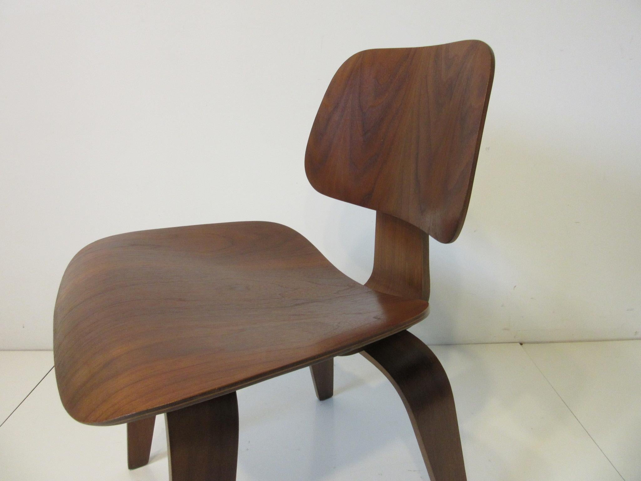 Early Herman Miller Sculptural Walnut DCW by Eames 'C' 2