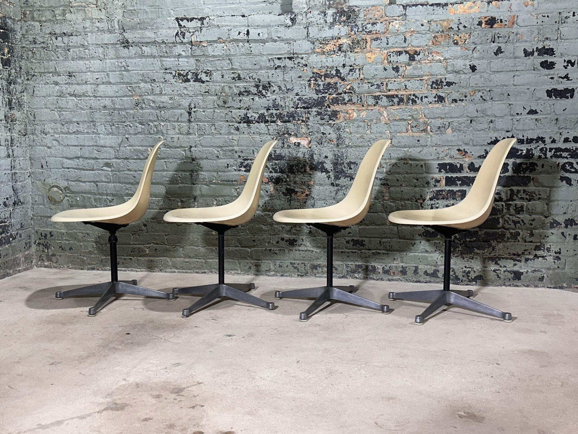 Early Herman Miller Swivel Shell Chairs by Charles Eames, 1955. Set of 4 side/dining chairs are the early example with beautiful fiberglass atop cast aluminum 4 star bases. Fiberglass shells are in amazing condition.
Measure 31.5
