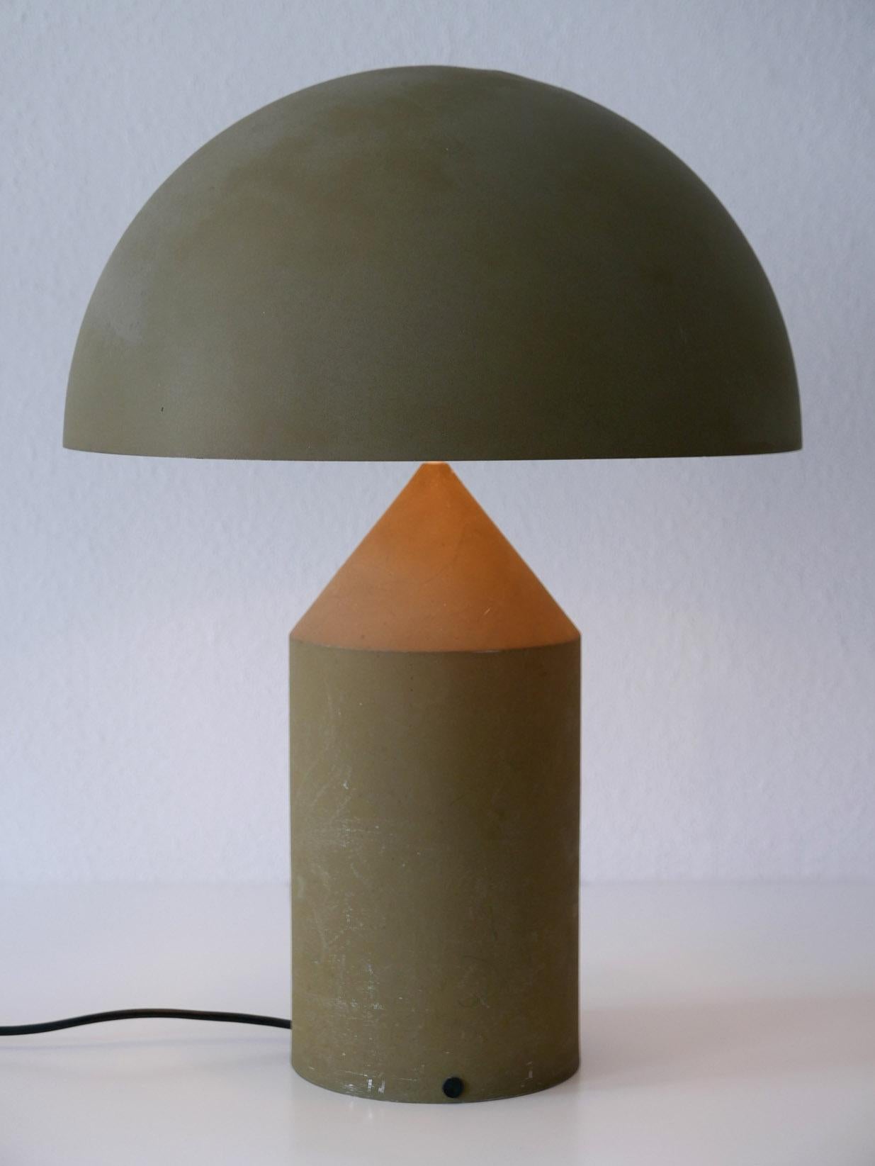 Exceptional Mid-Century Modern table lamp 