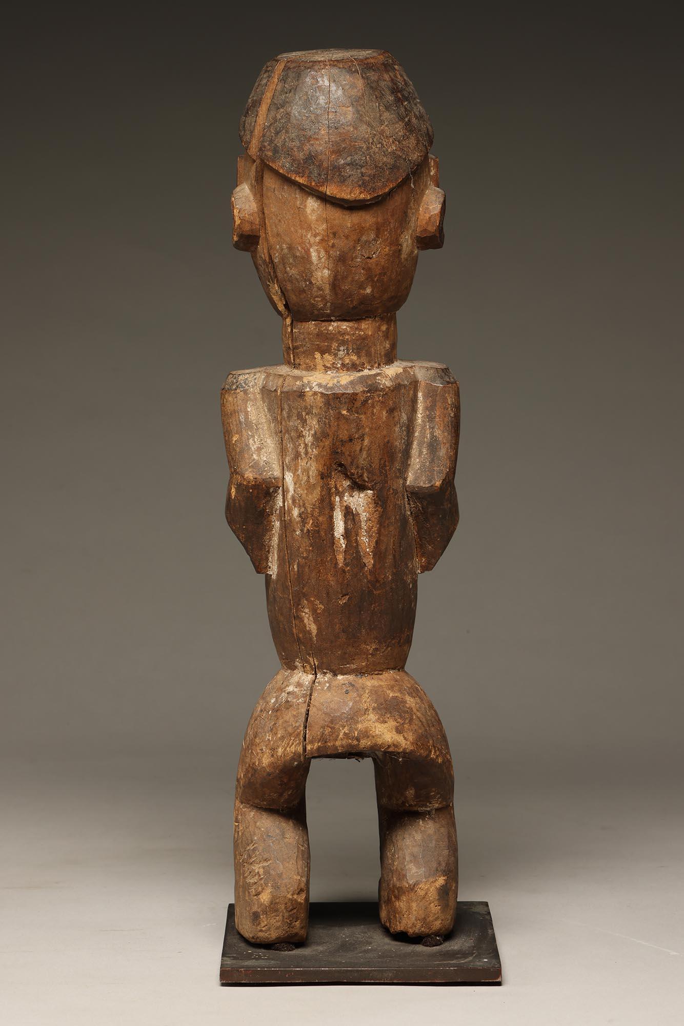 Early Ibibio Standing Wood Male Shrine Figure, powerful, Nigeria, Africa In Distressed Condition For Sale In Point Richmond, CA