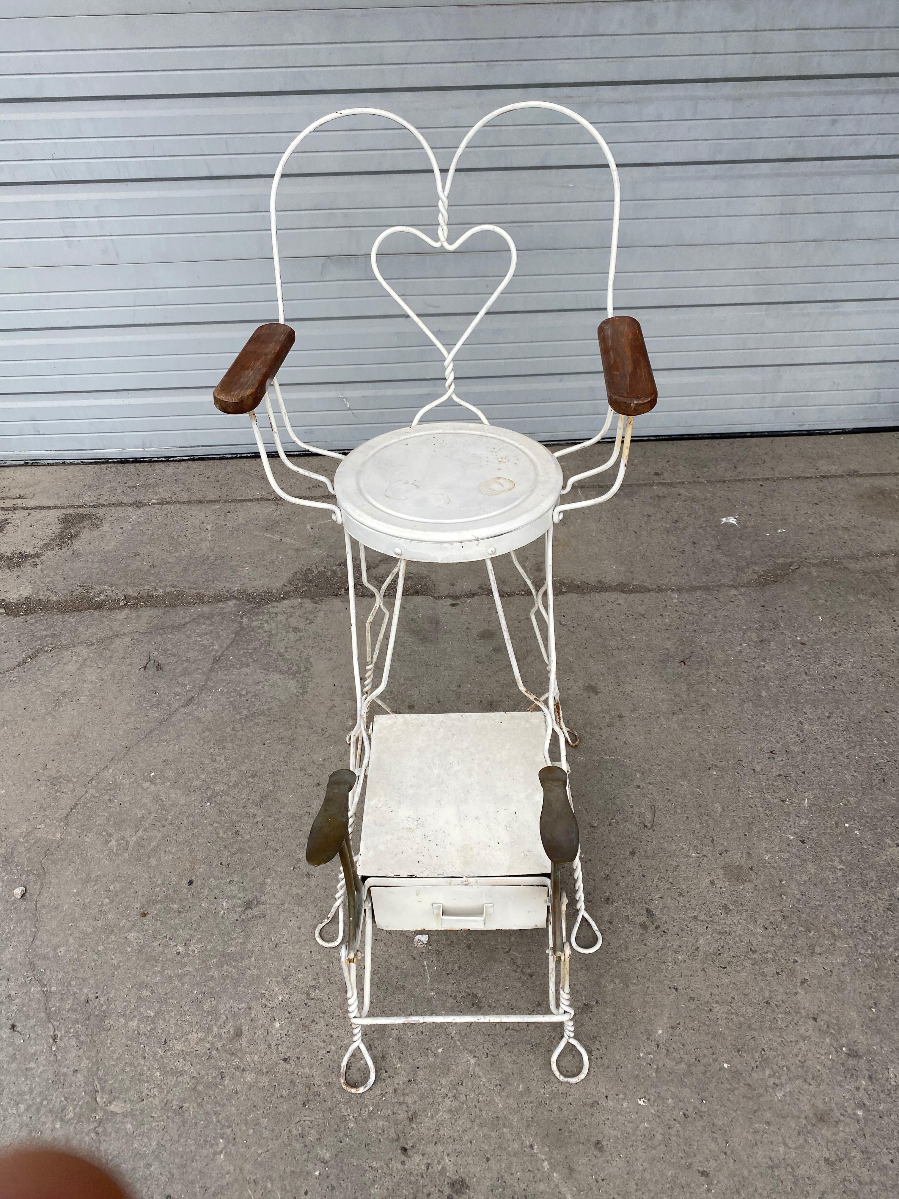 Late Victorian Early Ice Cream Parlour Style Wire Shoeshine Chair by Royal Products, Chicago For Sale