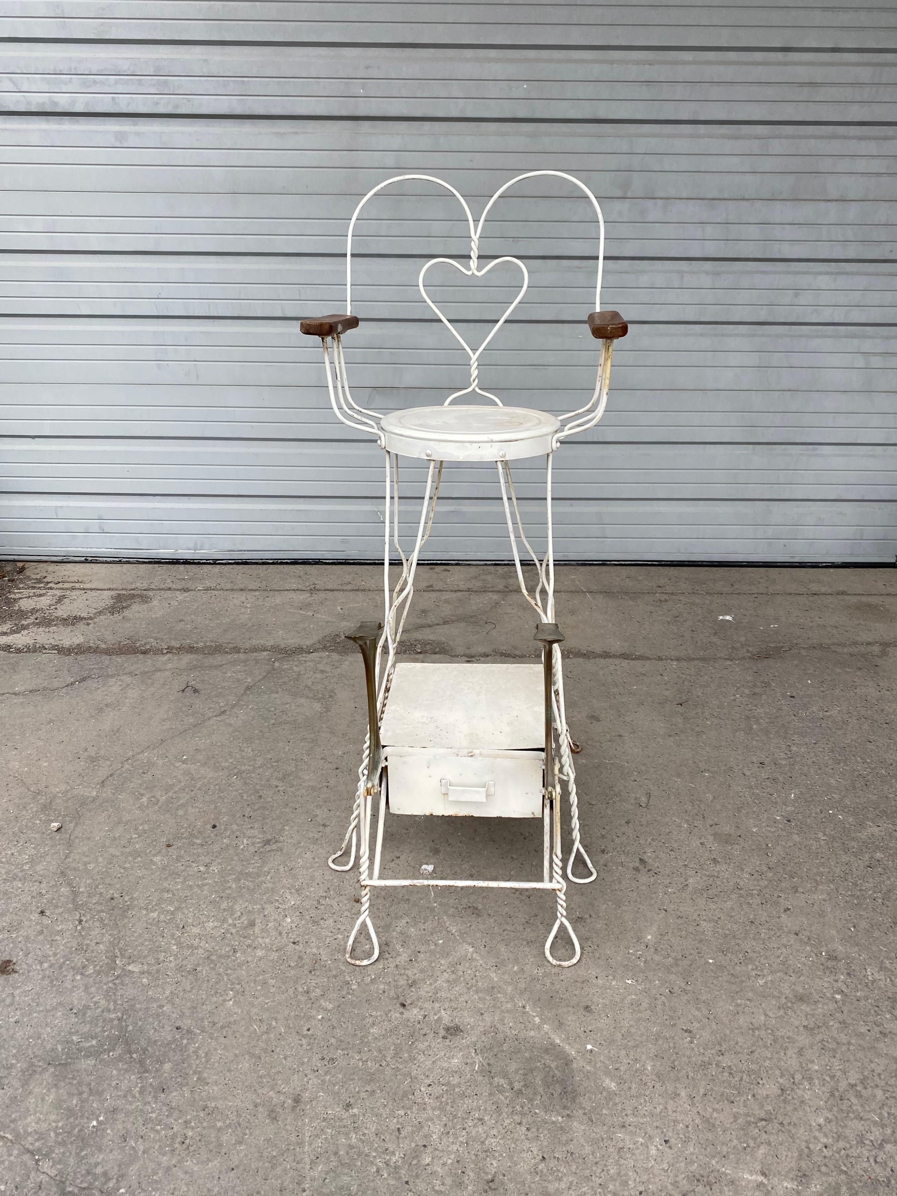 Early Ice Cream Parlour Style Wire Shoeshine Chair by Royal Products, Chicago In Good Condition For Sale In Buffalo, NY