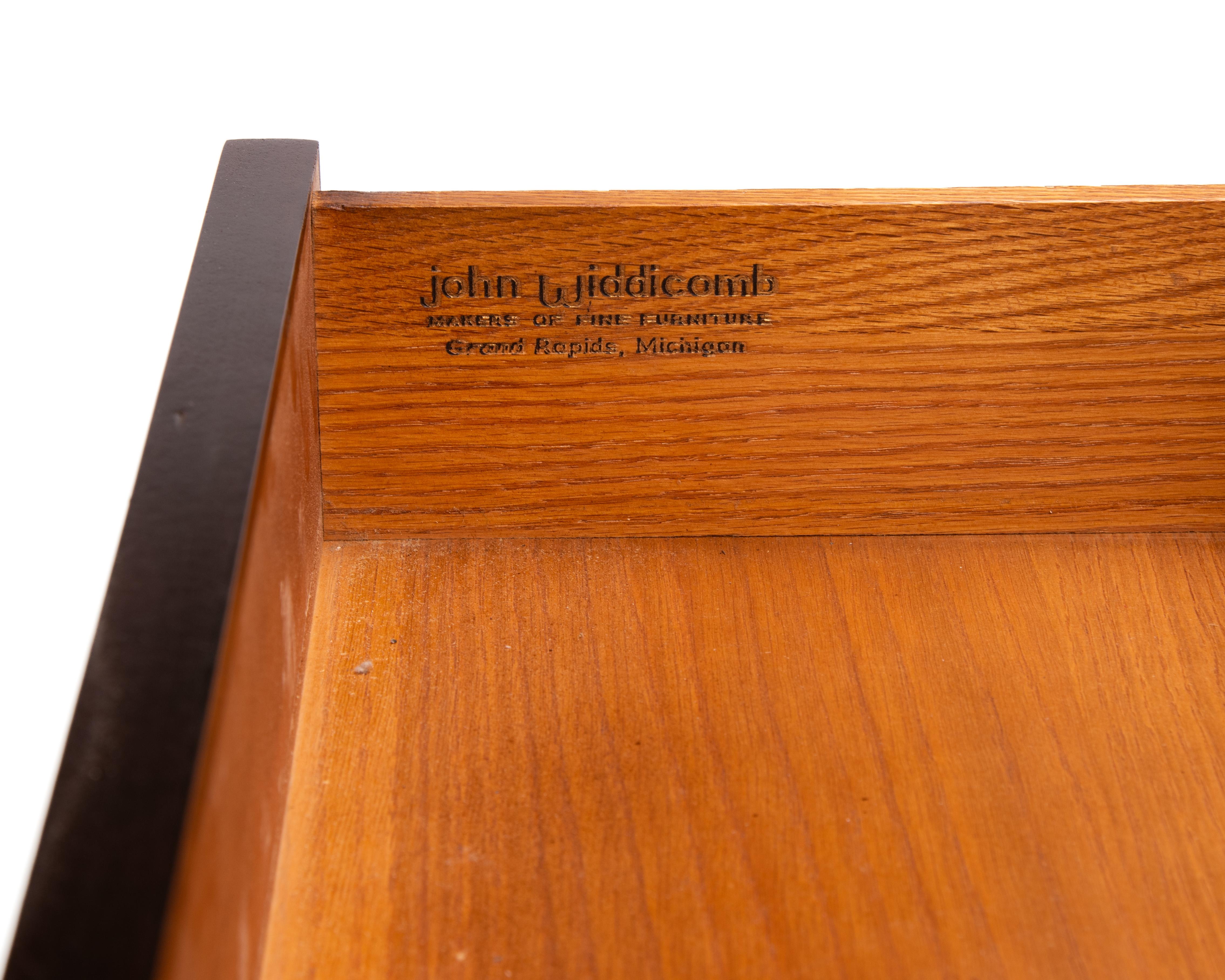 Frühe beeindruckende John Widdicomb Cherry Messing Fünf abgestufte Schublade Schublade Kommode im Angebot 7
