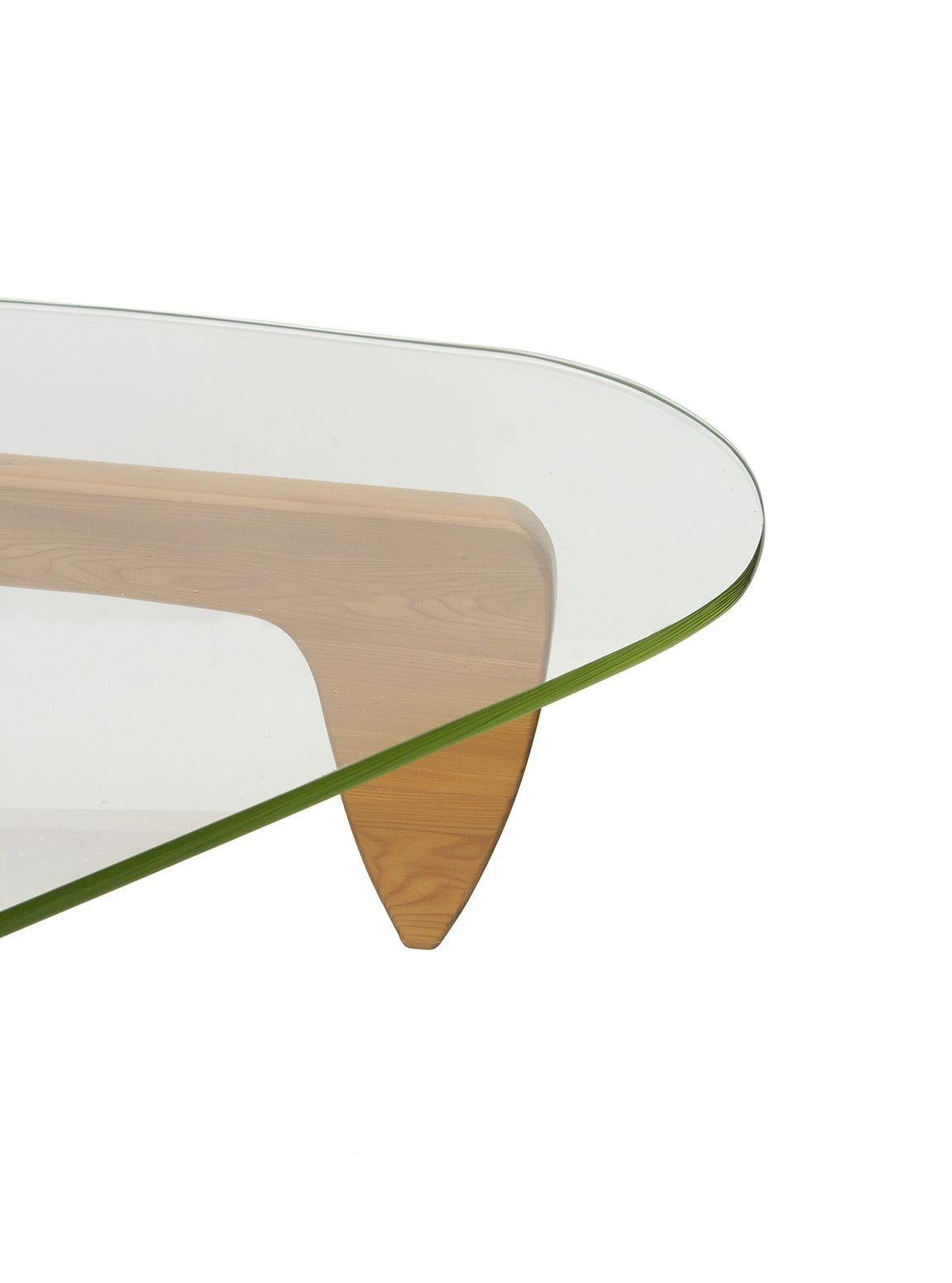 Early IN-50 Coffee Table with Green Glass by Isamu Noguchi For Sale 2