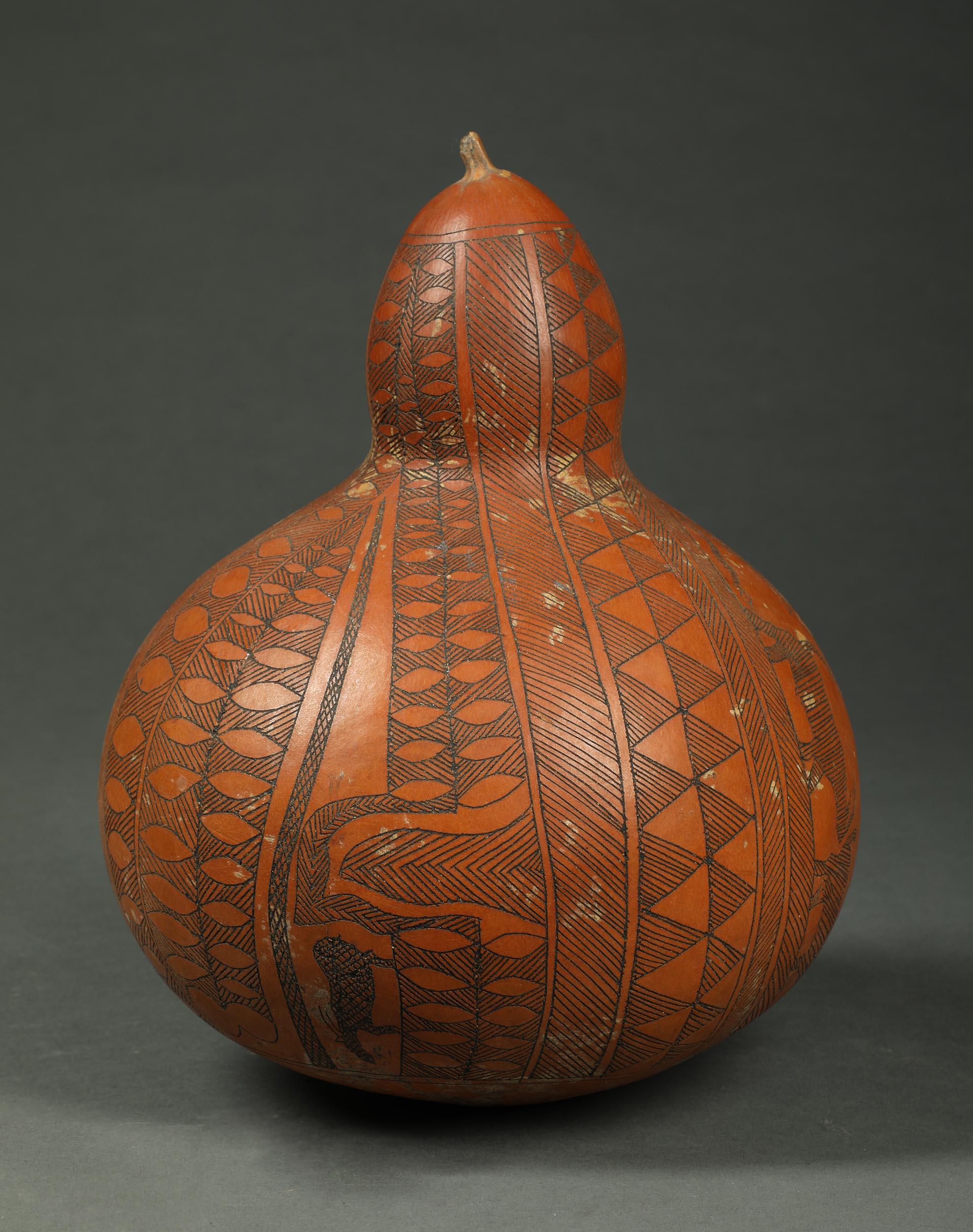Sonajero antiguo de calabaza tallada incisa del Congo África Hombre Cebra Cocodrilo Rinoceronte siglo XX en venta