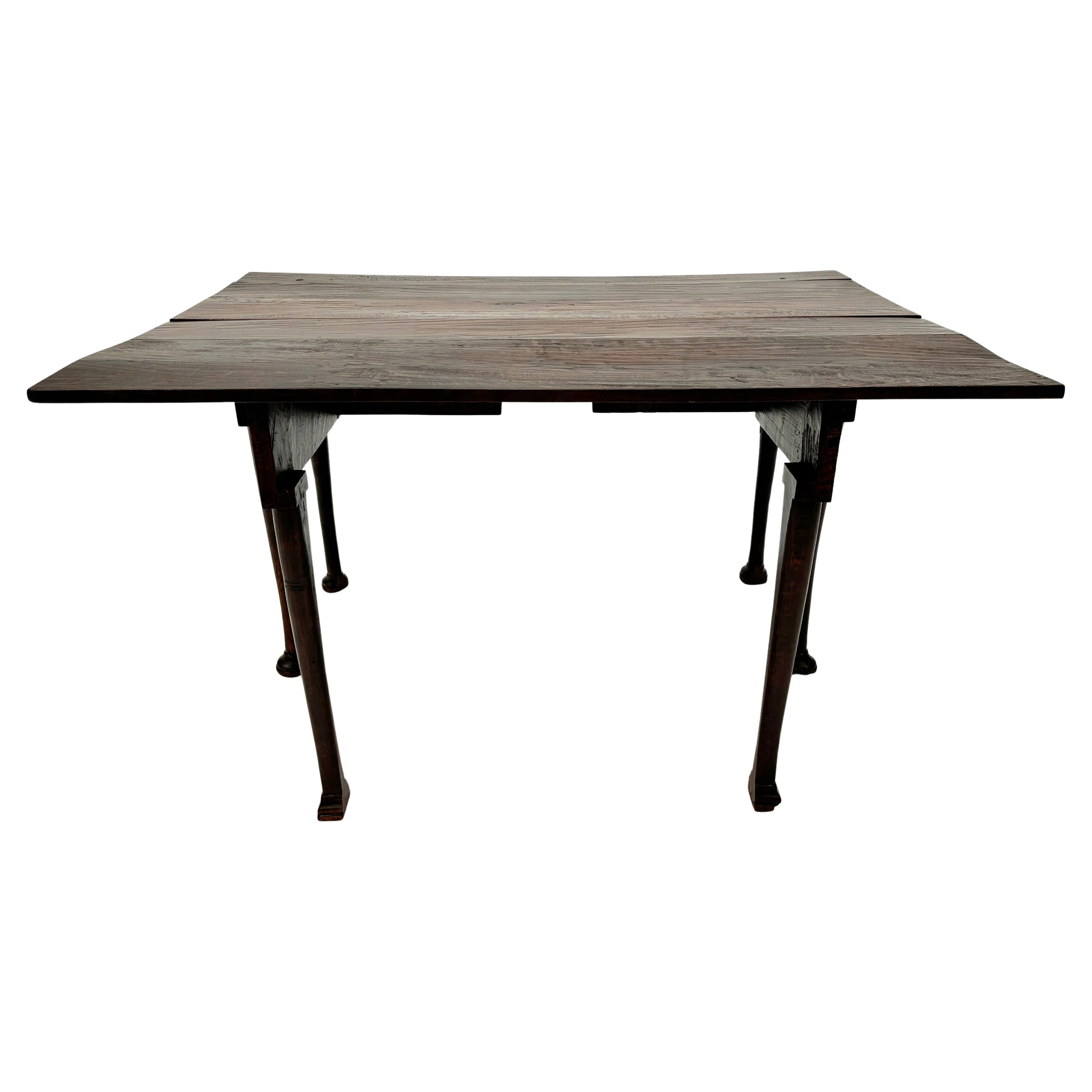 Table de chasse irlandaise d'origine rectangulaire avec pieds pliés à feuilles tombantes et Gate Butted
