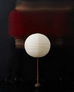 Early Isamu Noguchi Akari Light Cculpture, Model BB2/20A Globe w Bamboo Base