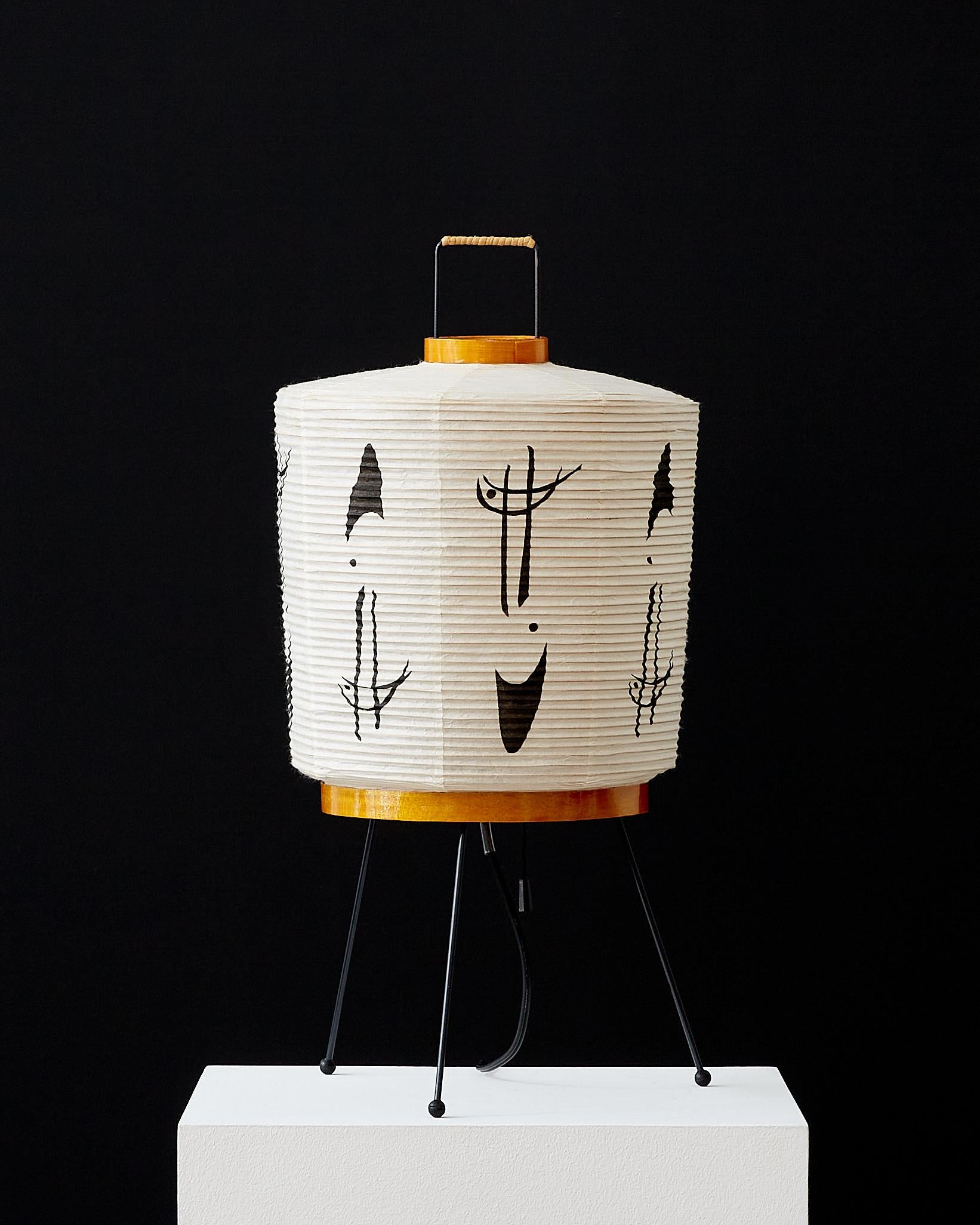 Japonais Lampe de bureau Ukai Modèle 2A sculpture lumineuse Isamu Noguchi Akari en vente