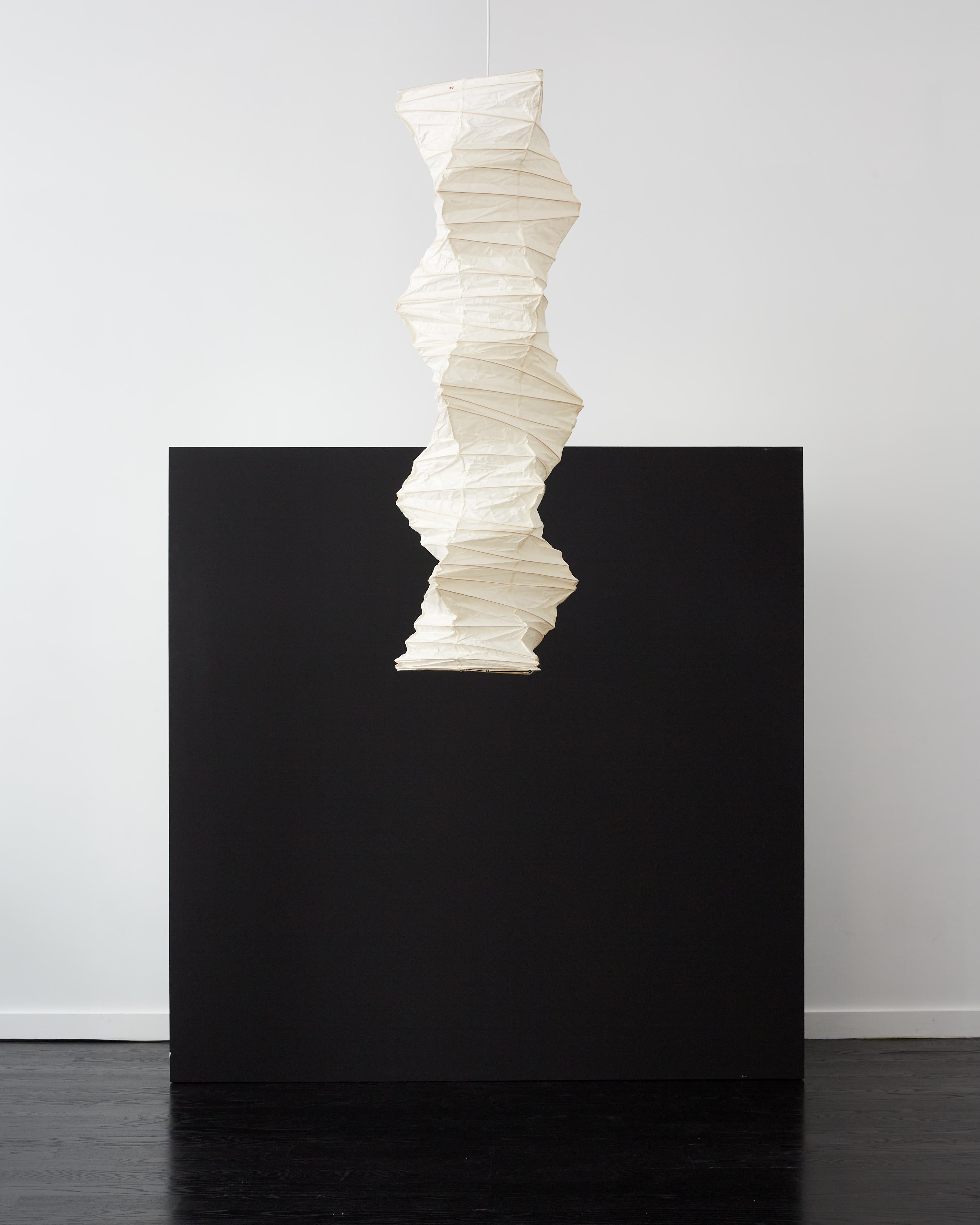 Japonais Sculpture lumineuse Isamu Noguchi Akari modèle 33N en vente