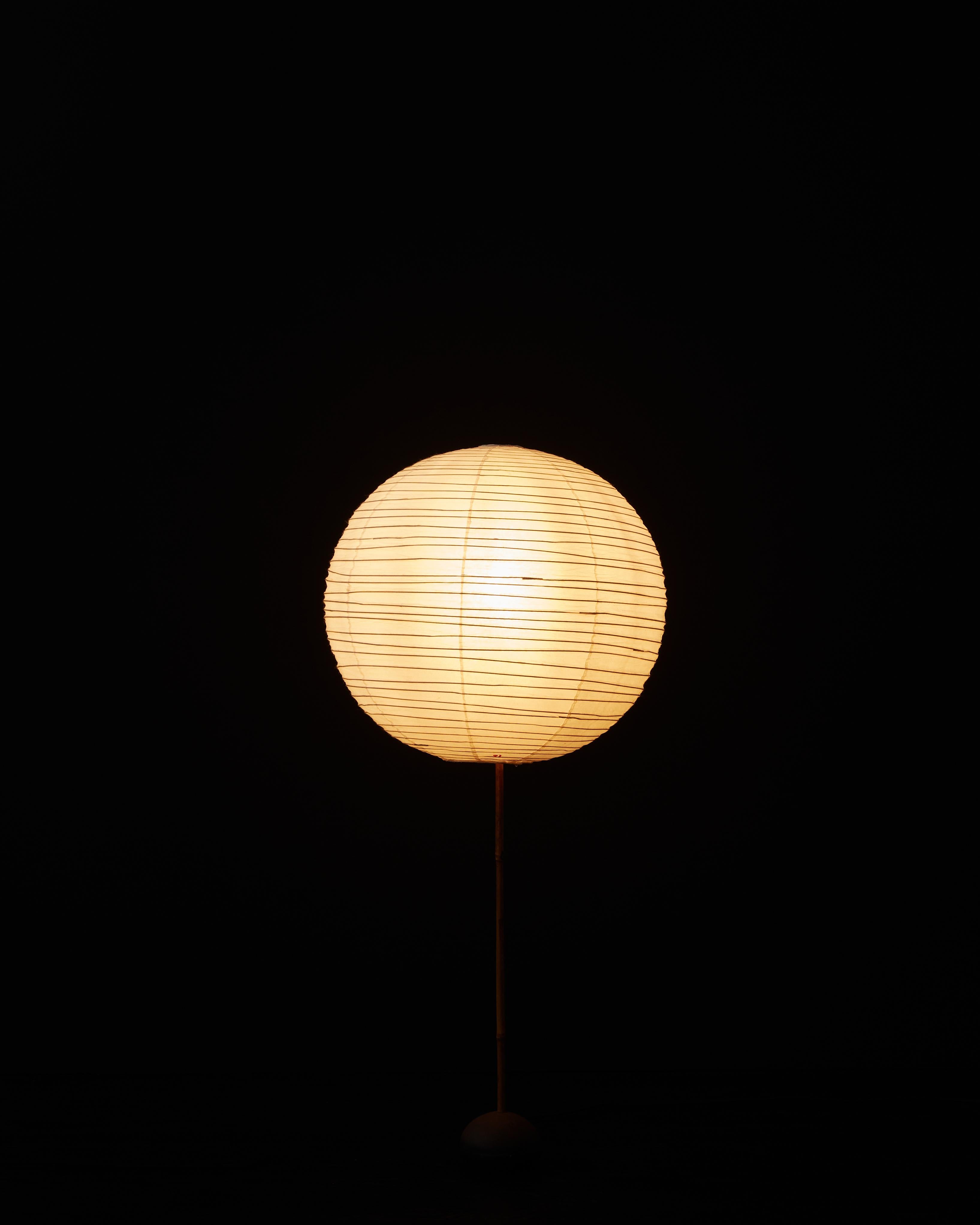 Early Isamu Noguchi Akari light sculpture, Model BB2/20A, Globe Bamboo Stand In Good Condition For Sale In Brooklyn, NY