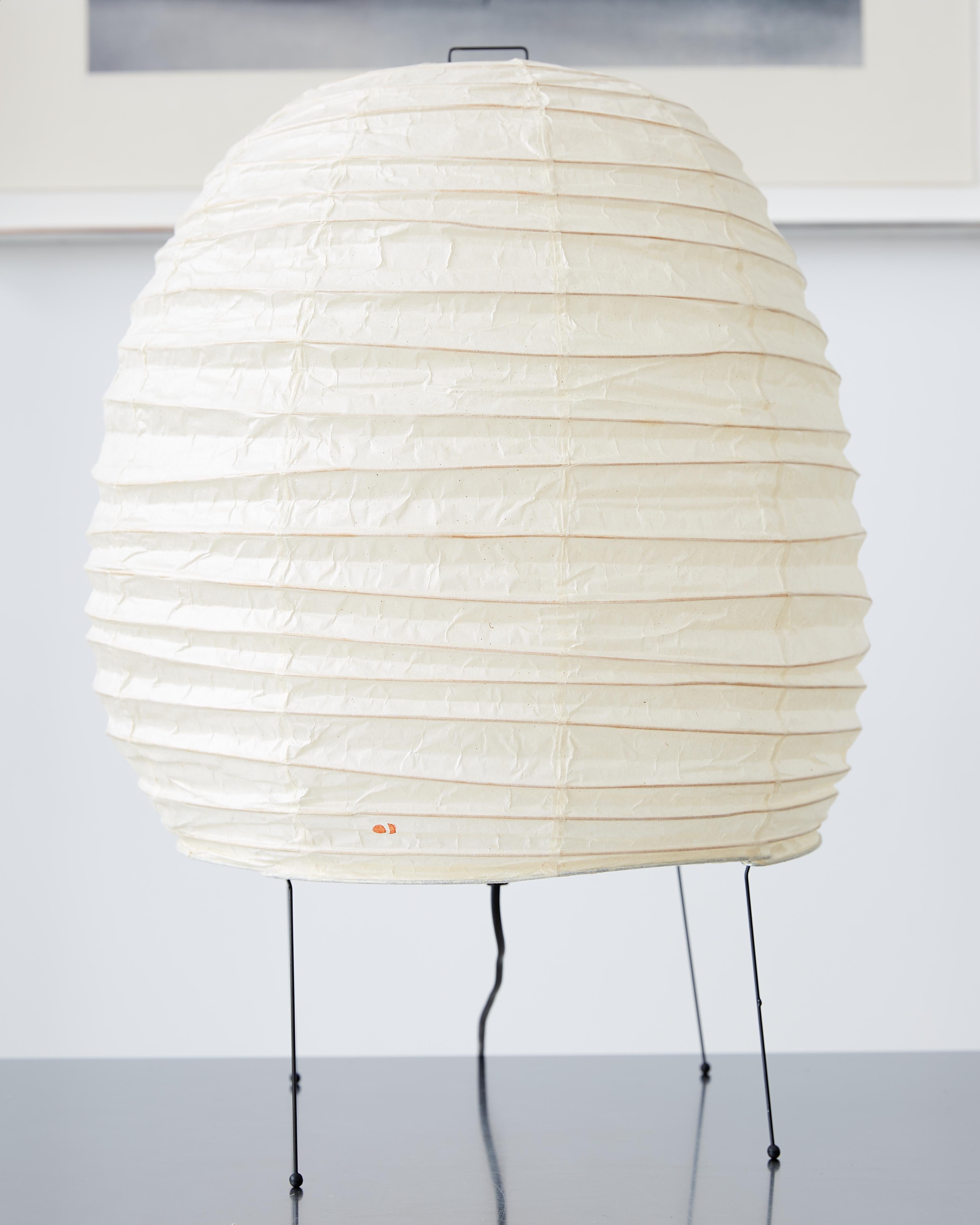 Early Isamu Noguchi Akari Light Sculpture Model W2-20N For Sale at