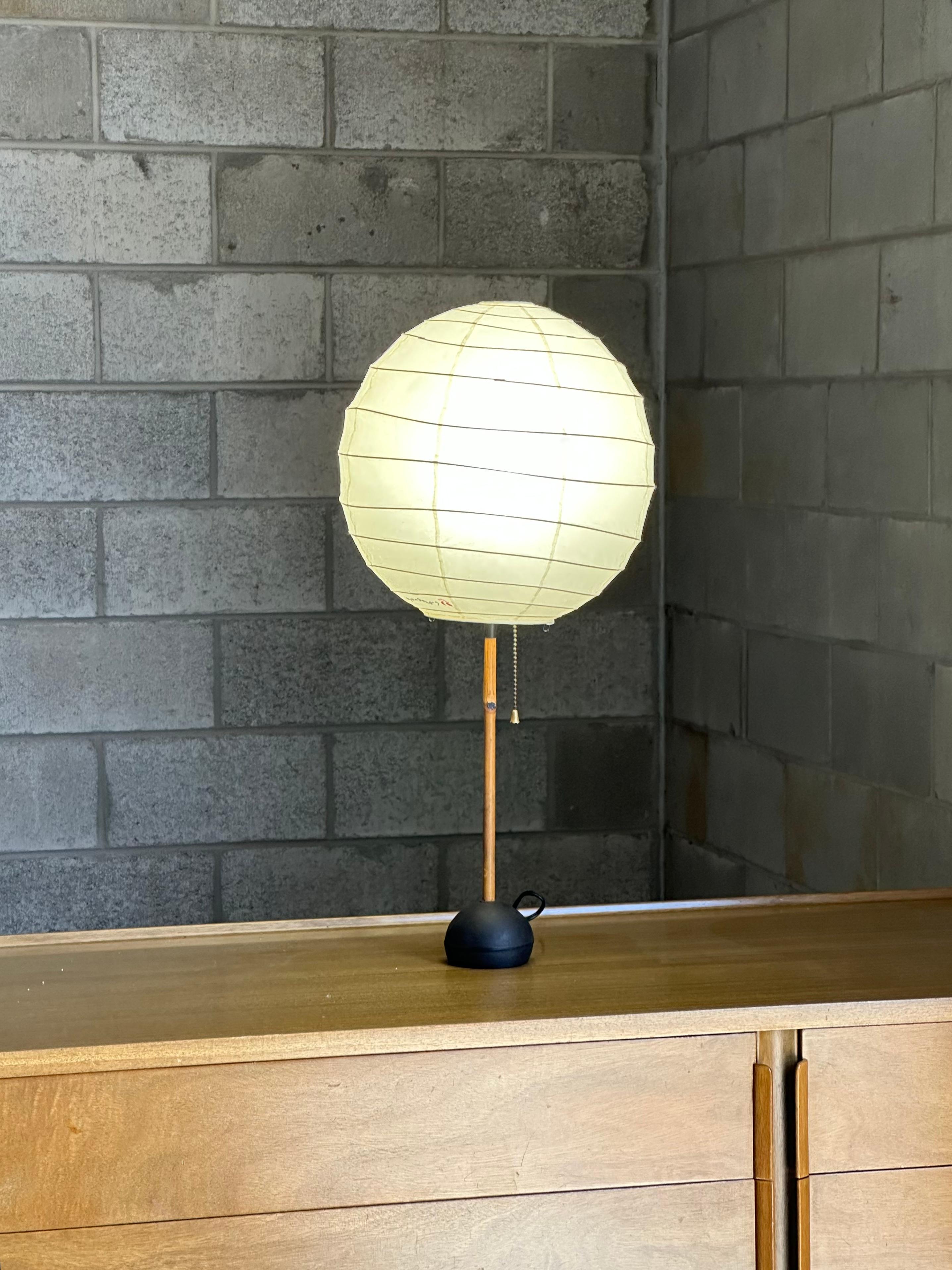 Mid-20th Century Early Isamu Noguchi Akari Table Lamp BB1-30dd