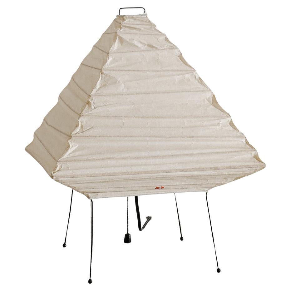 Lampada da scrivania/tavolo in carta e metallo "5X" di Isamu Noguchi, 1960 in vendita