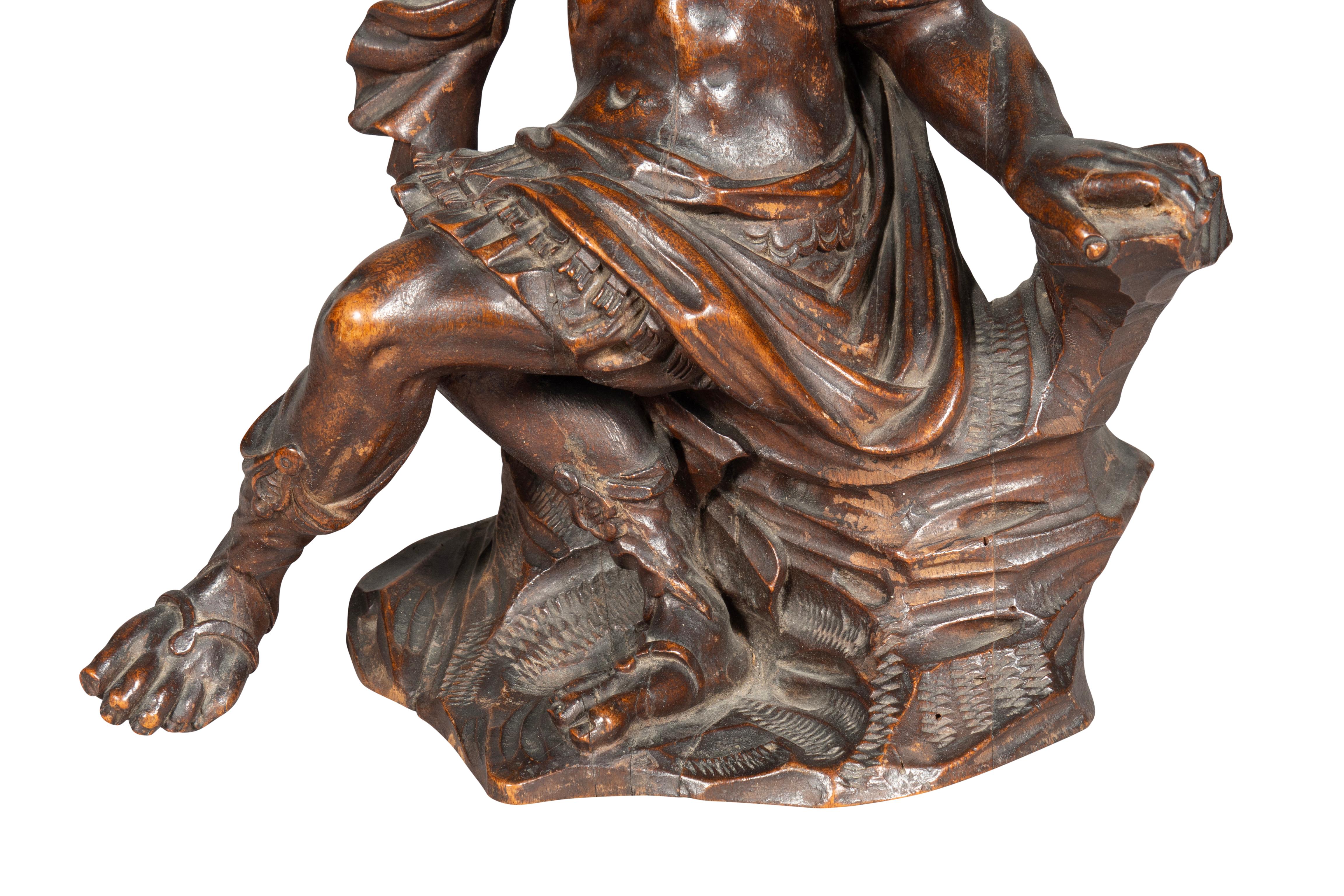 Figure sculptée italienne ancienne d'un roi assis en vente 3