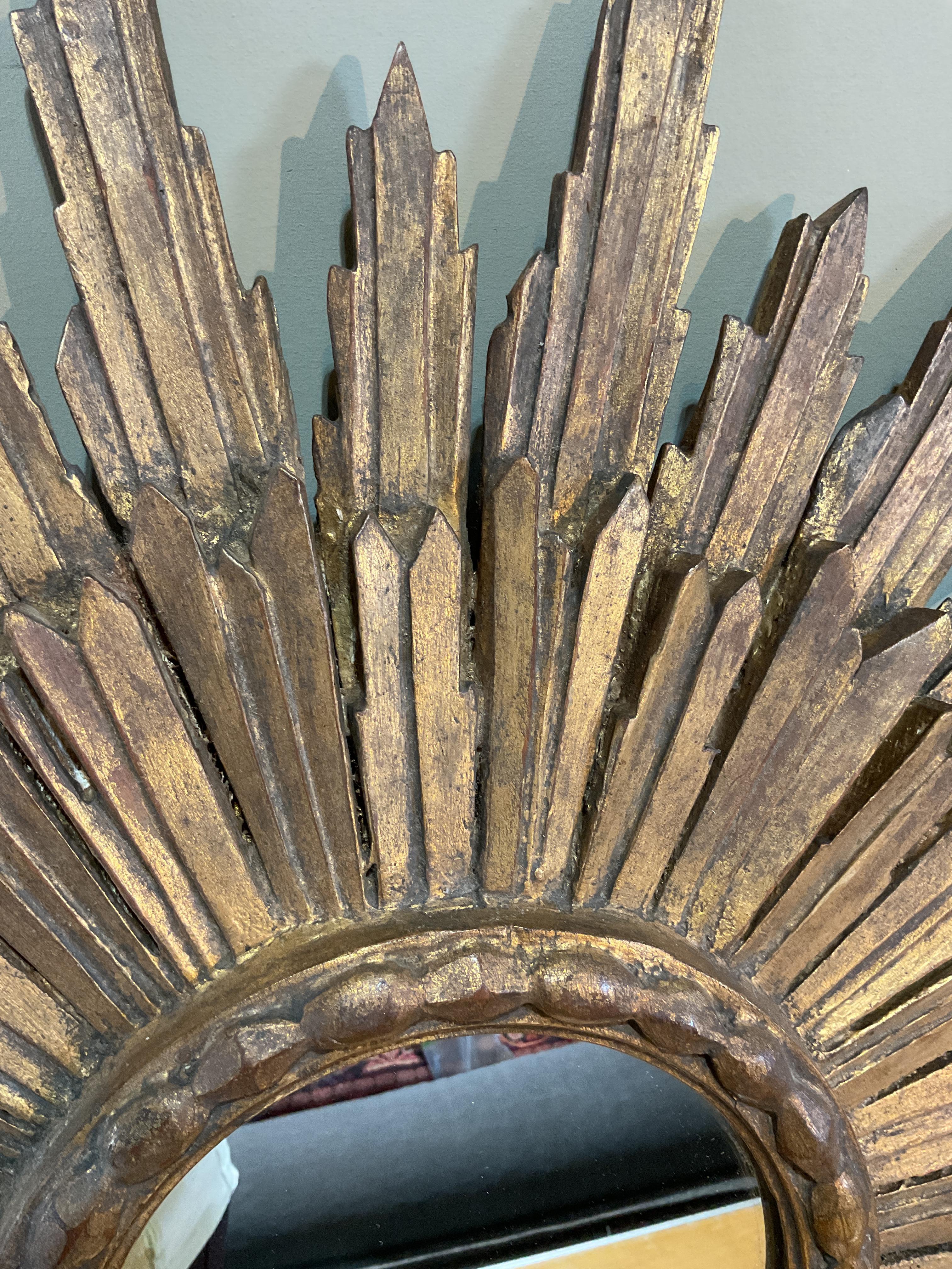 Frühe italienische geschnitzt Giltwood Sunburst Spiegel (Vergoldet) im Angebot