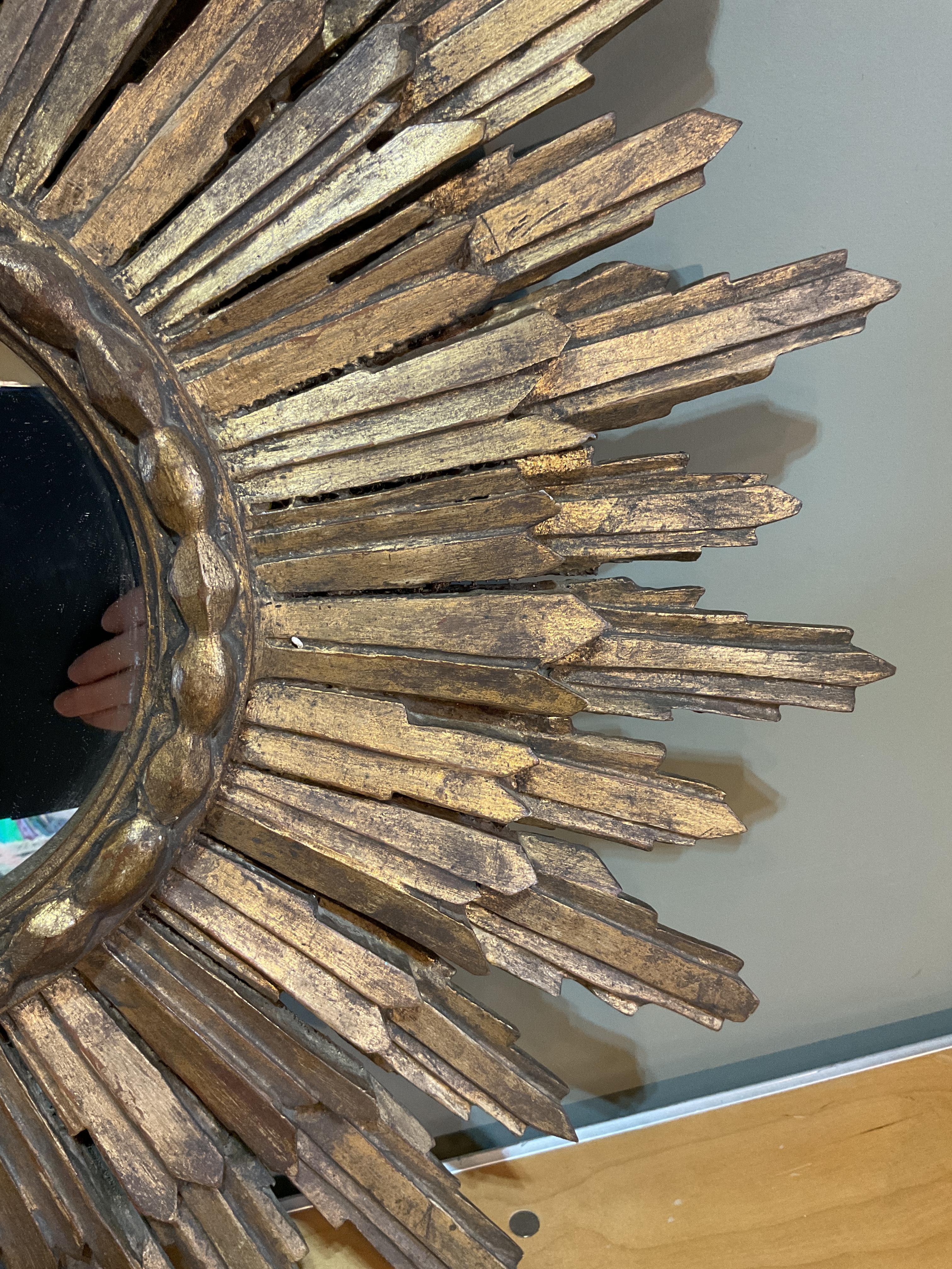 Frühe italienische geschnitzt Giltwood Sunburst Spiegel im Zustand „Gut“ im Angebot in Augusta, GA